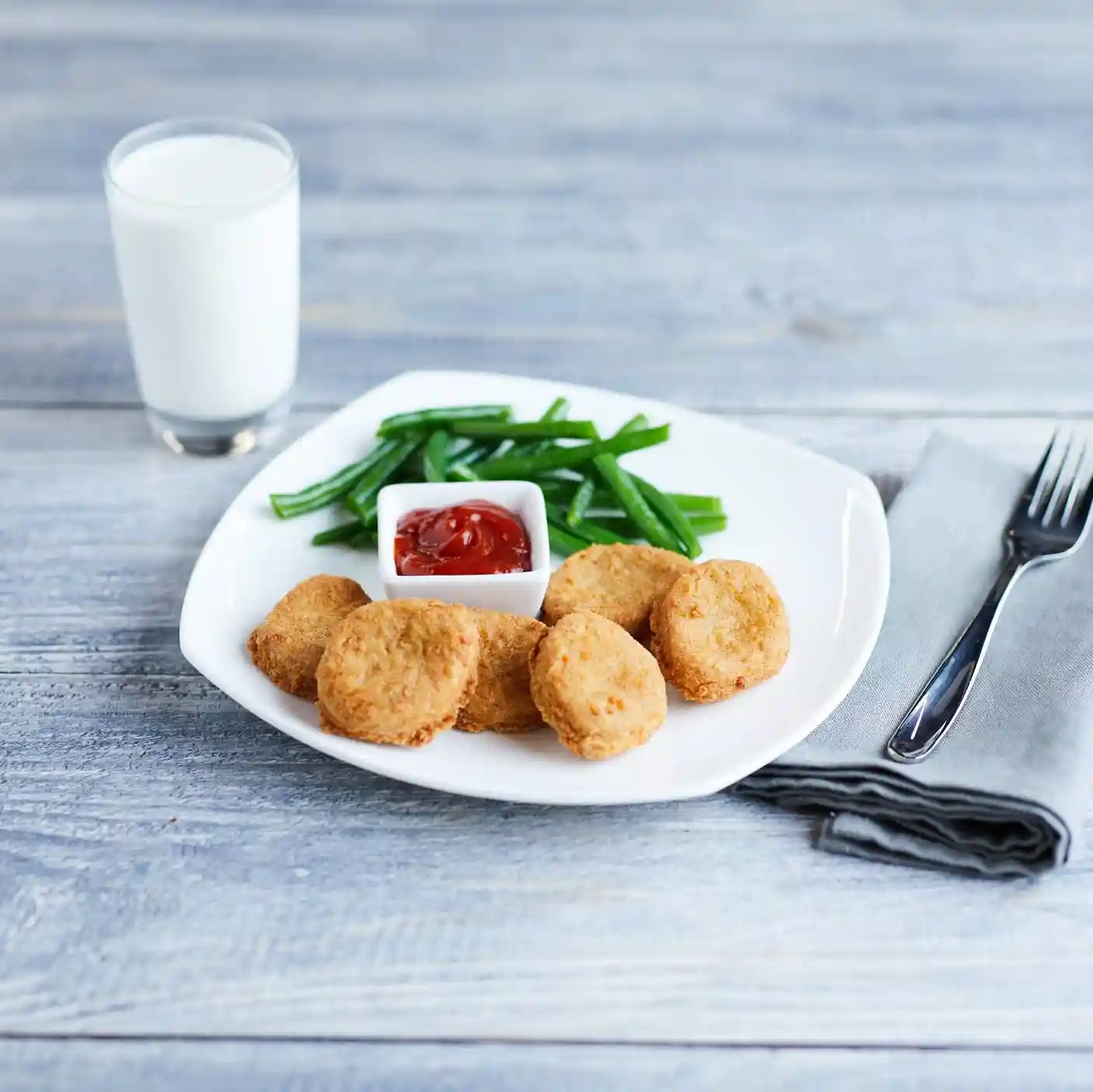 Tyson® Fully Cooked Whole Grain Breaded Golden Crispy Chicken Nuggets, CN, 0.60 oz. https://images.salsify.com/image/upload/s--DTAFmxgu--/q_25/vpt6xv6cllyermrjrvdw.webp