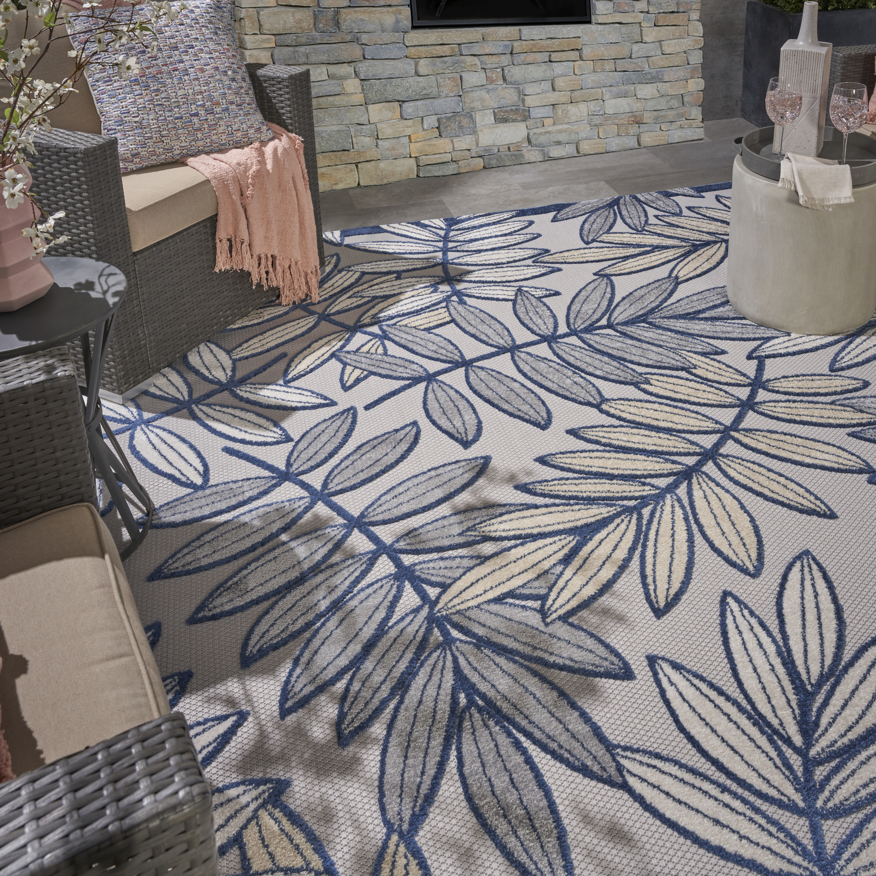 Nourison Aloha 3'6" x 5'6" Ivory Navy Tropical Rug