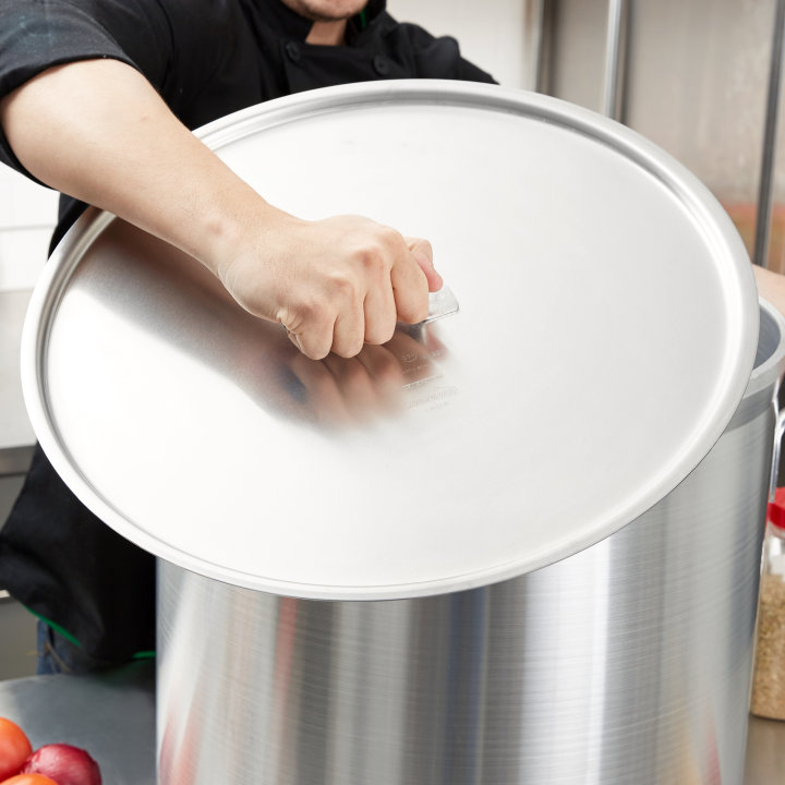 18 ⅞-inch Wear-Ever® flat aluminum cover with dipped handle