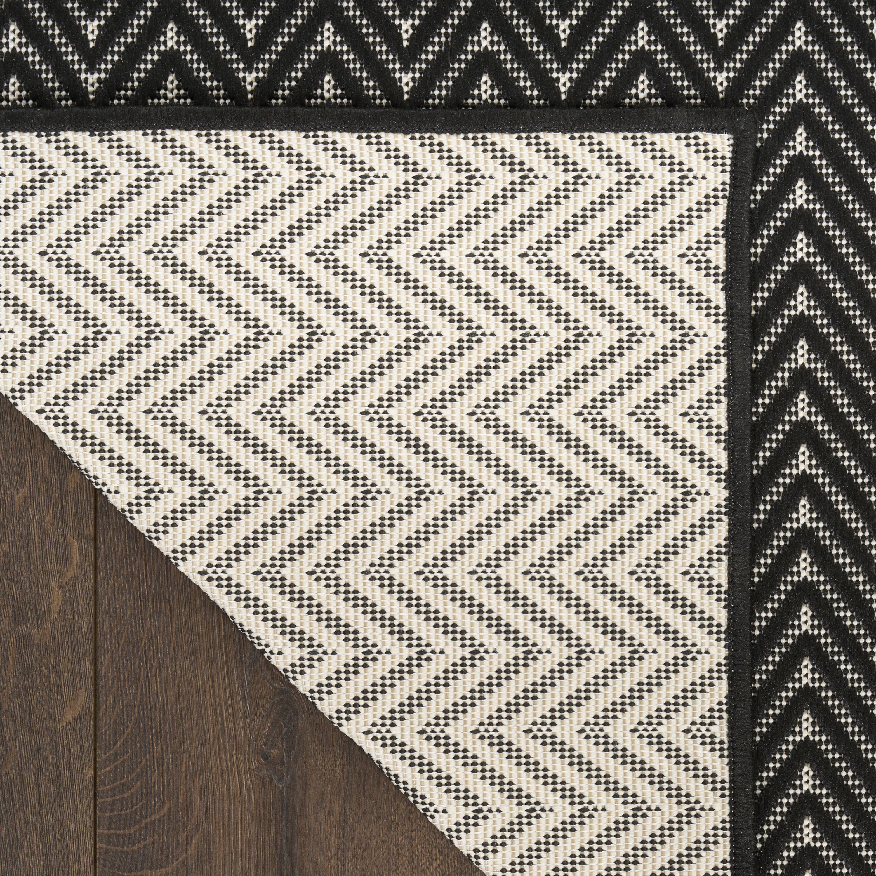 Nourison Horizon Indoor/Outdoor 5' x 7' Black Modern Rug