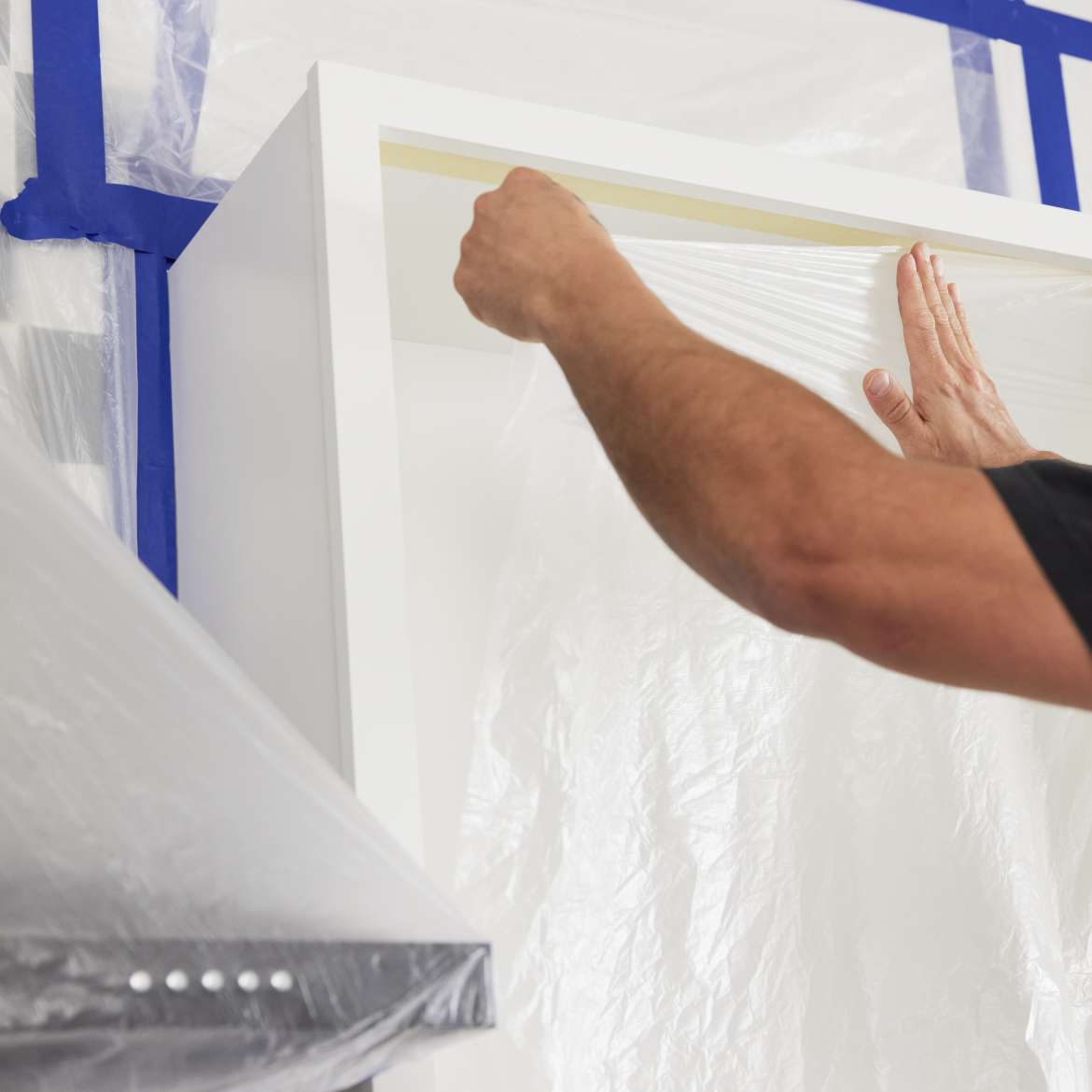 FrogTape<sup>®</sup> Double-Sided Poly-Hanging Containment Tape Application Image 5