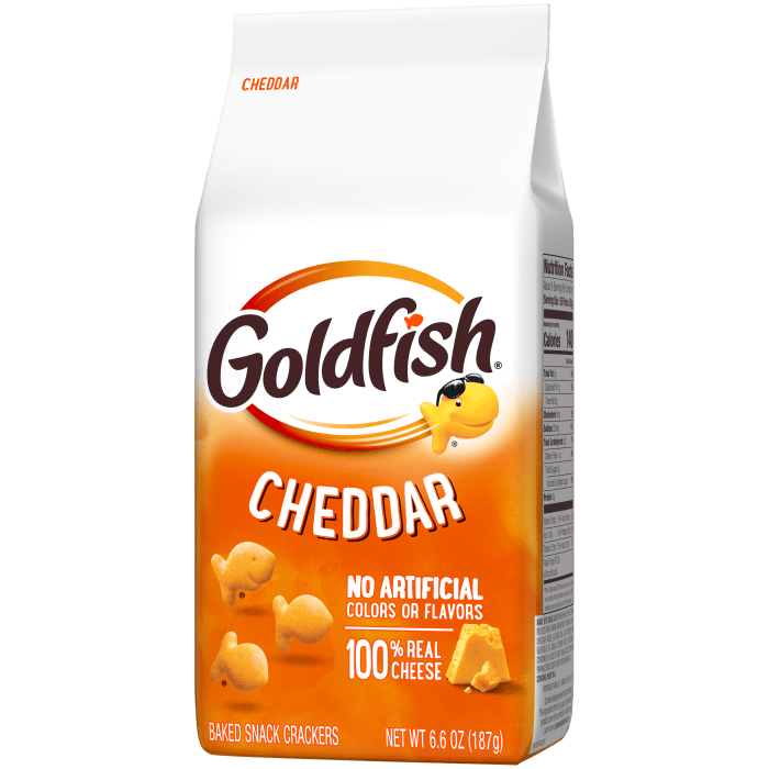 Goldfish® Cheddar Baked Snack Crackers, 6.6 oz, bag - Right Angle Image