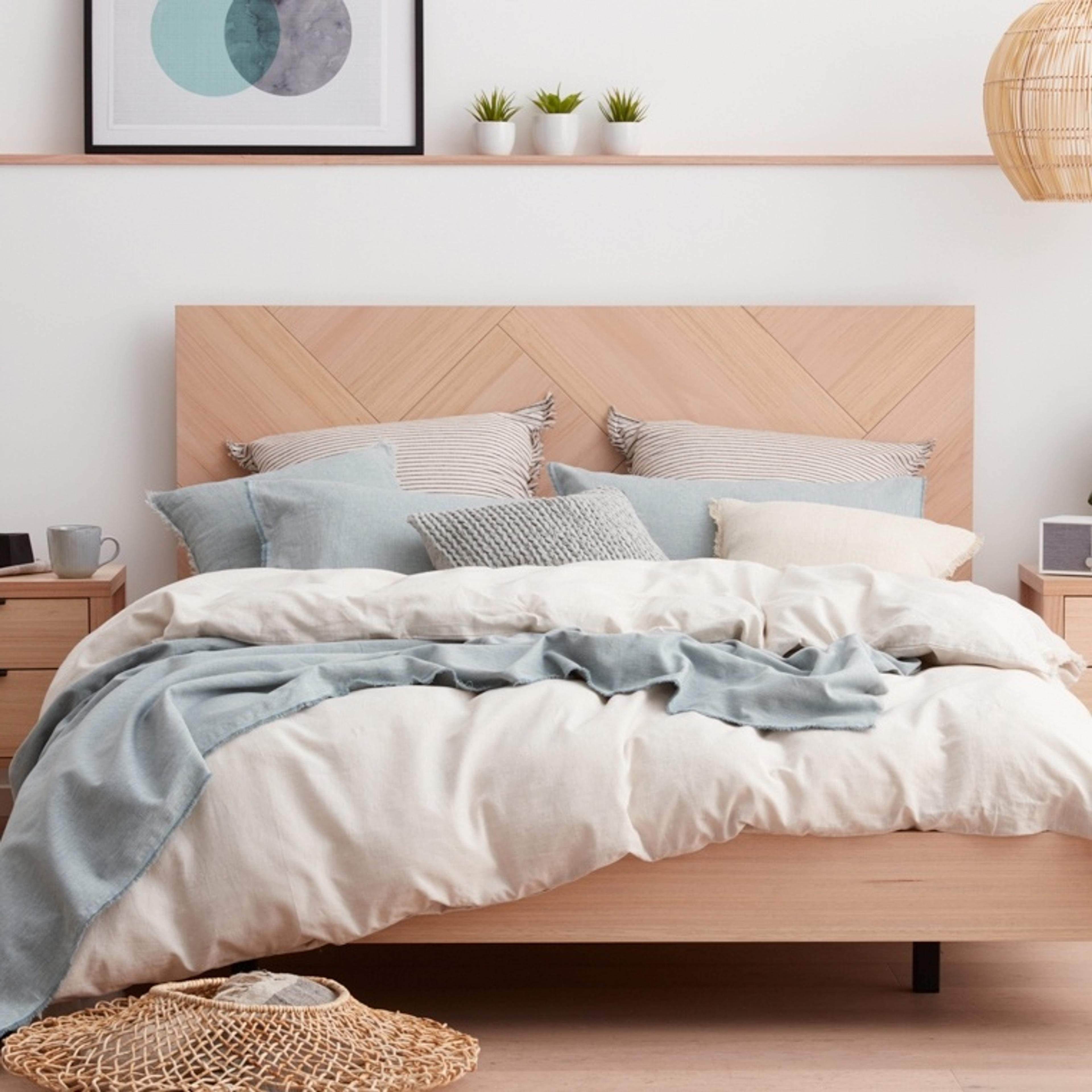 Lifestyle image of the City X Bedhead, Snow from Forty Winks