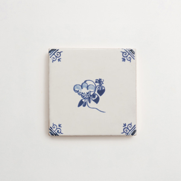 17th century: maiolica de delft | piccola fiorella with traliccia corner deco | pattern five 