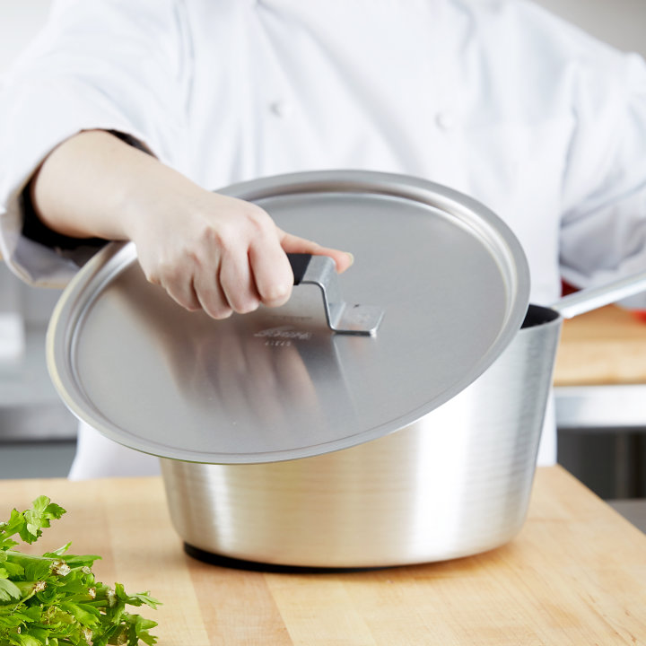 11 3/16-inch Wear-Ever® flat aluminum cover with dipped handle