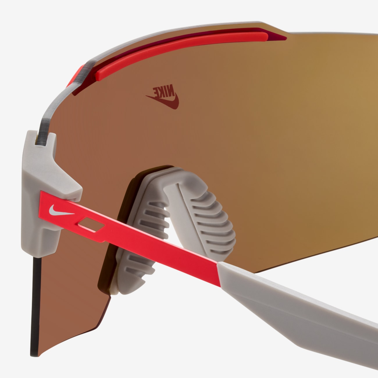 Nike Limitless Shield Mirrored Lifestyle Image 2