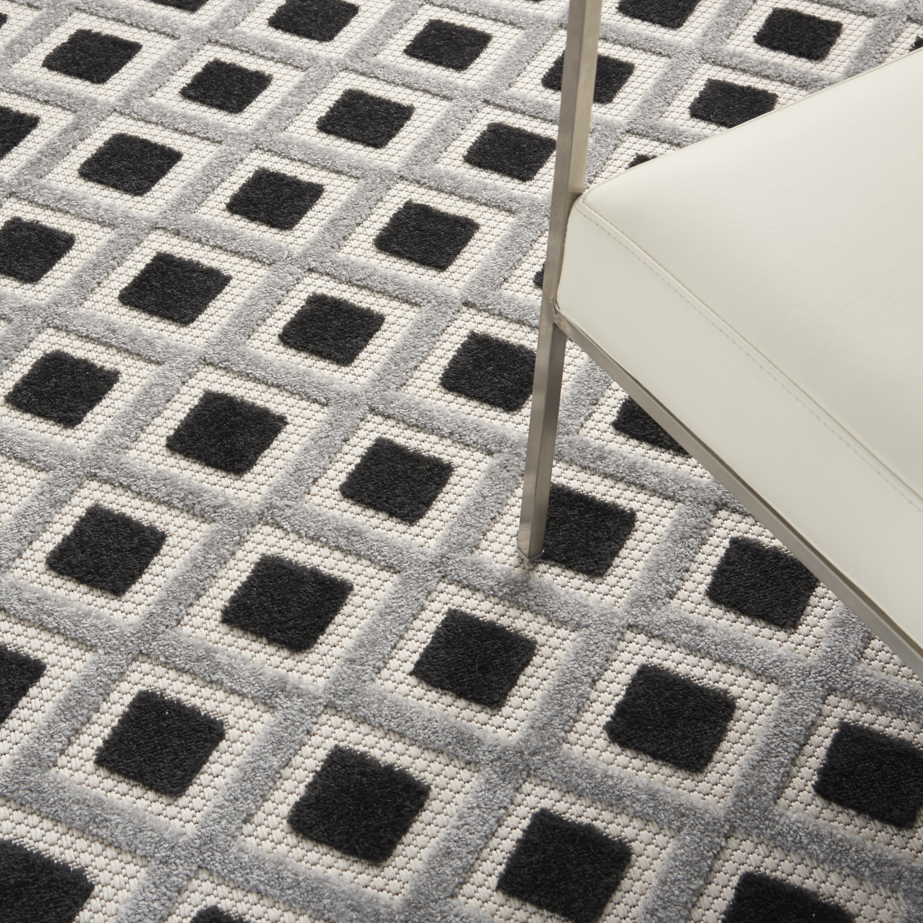 Nourison Aloha 6' x 9' Black White Modern Rug