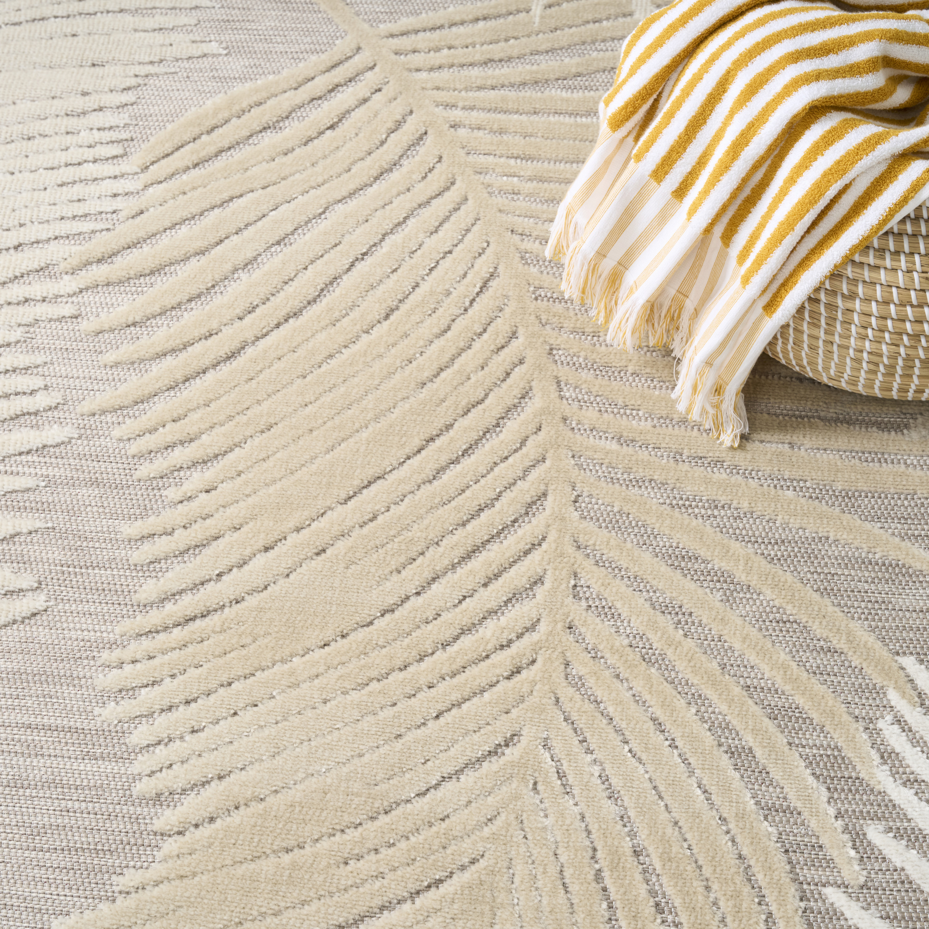 Nourison Suncoast 4' x 6' Beige Tropical Rug