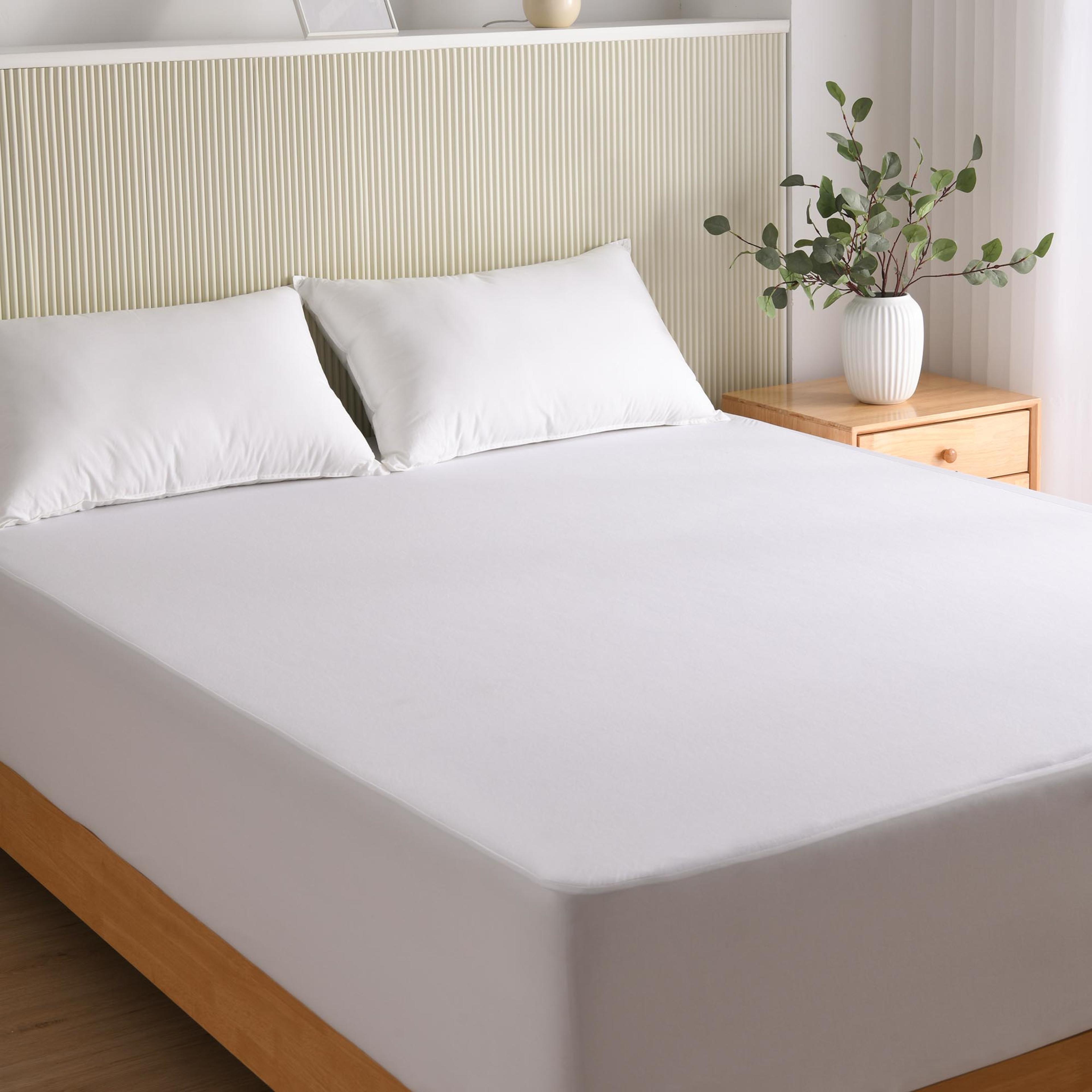 Lifestyle image of the Bambi Protectiva Bamboo/Cotton Protector from Forty Winks