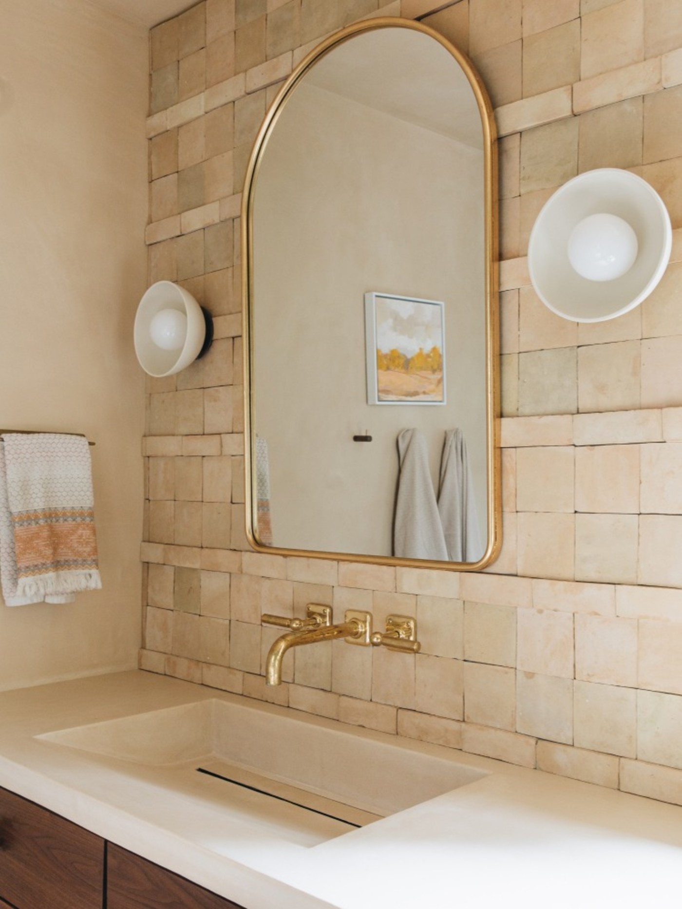 a bathroom with a sink and a mirror.