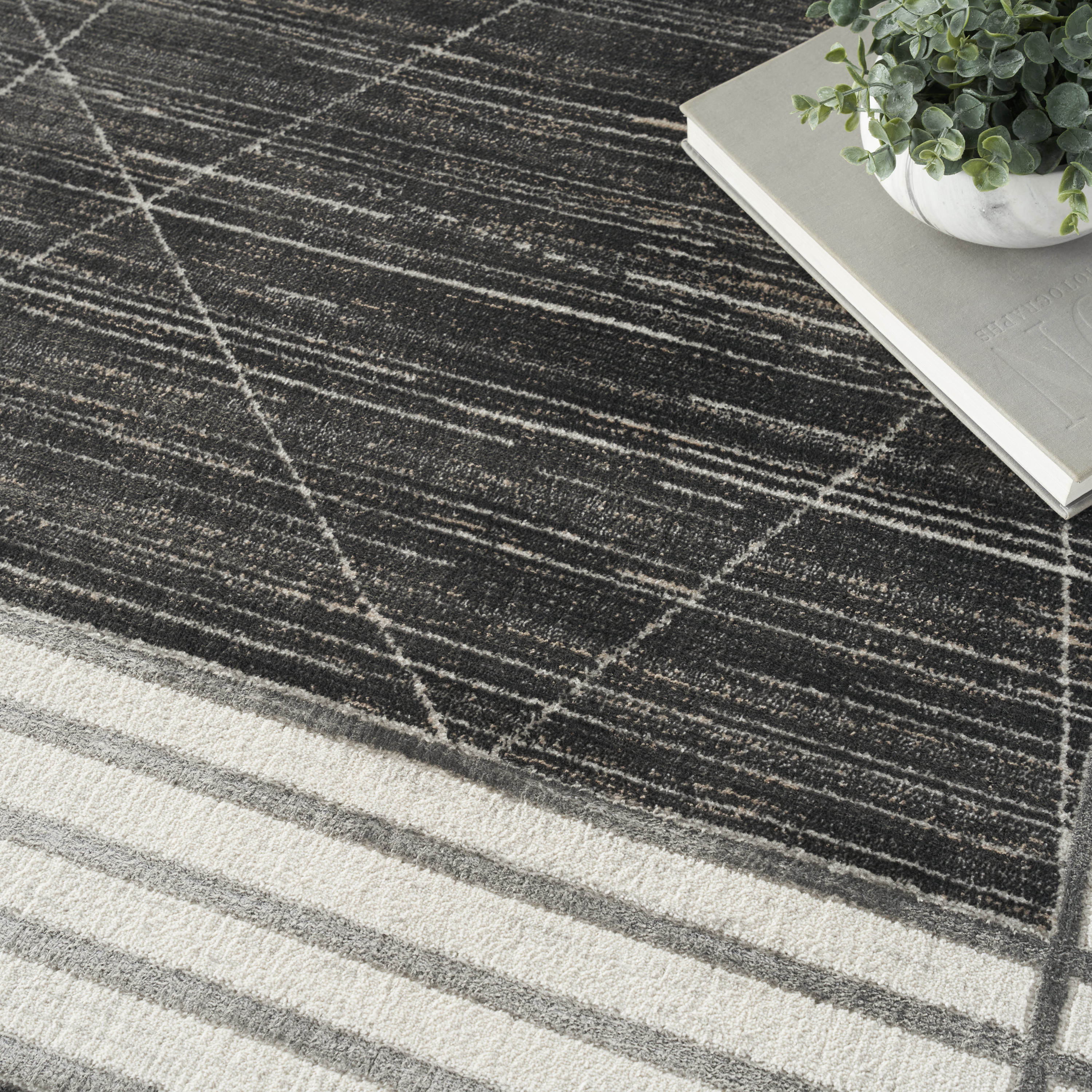 Nourison Desire 3'11" x 5'11" Charcoal Silver Modern Indoor Rug