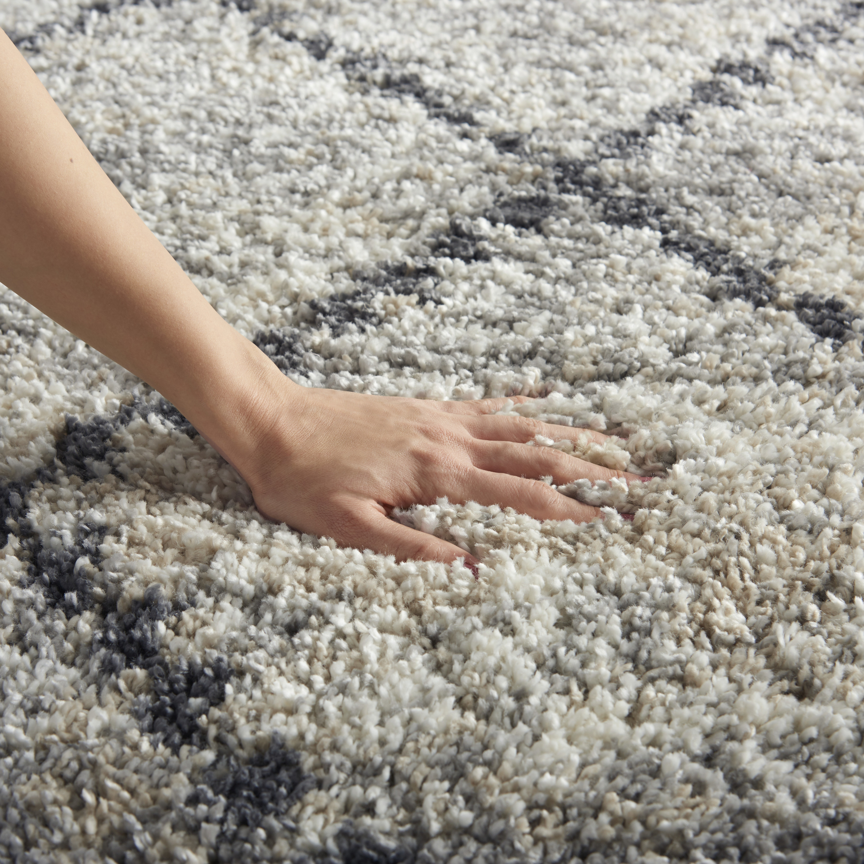 Nourison Oslo Shag 4' x 6' Silver Grey Shag Indoor Rug