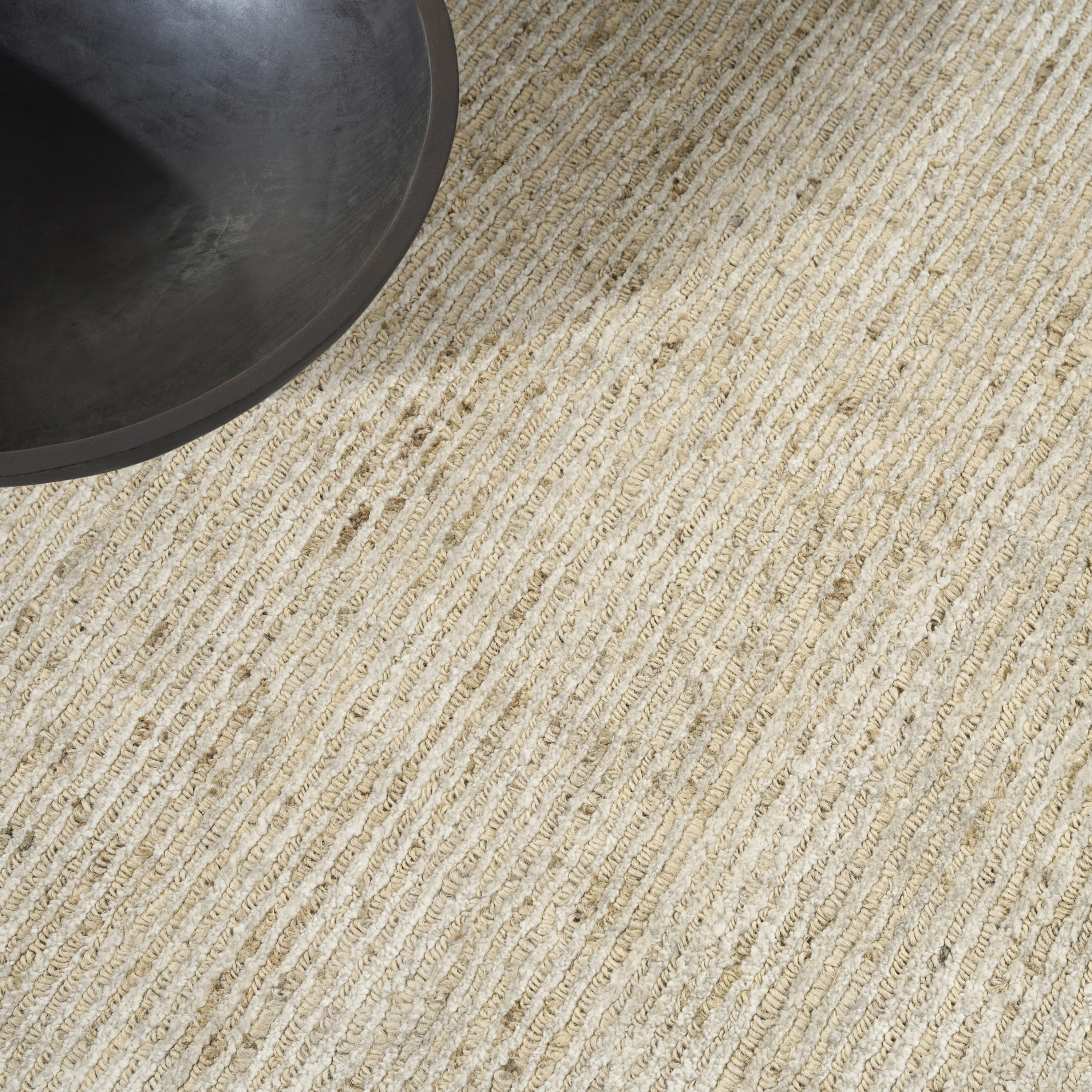 Calvin Klein Mesa 2' x 3' Barite Modern Indoor Rug