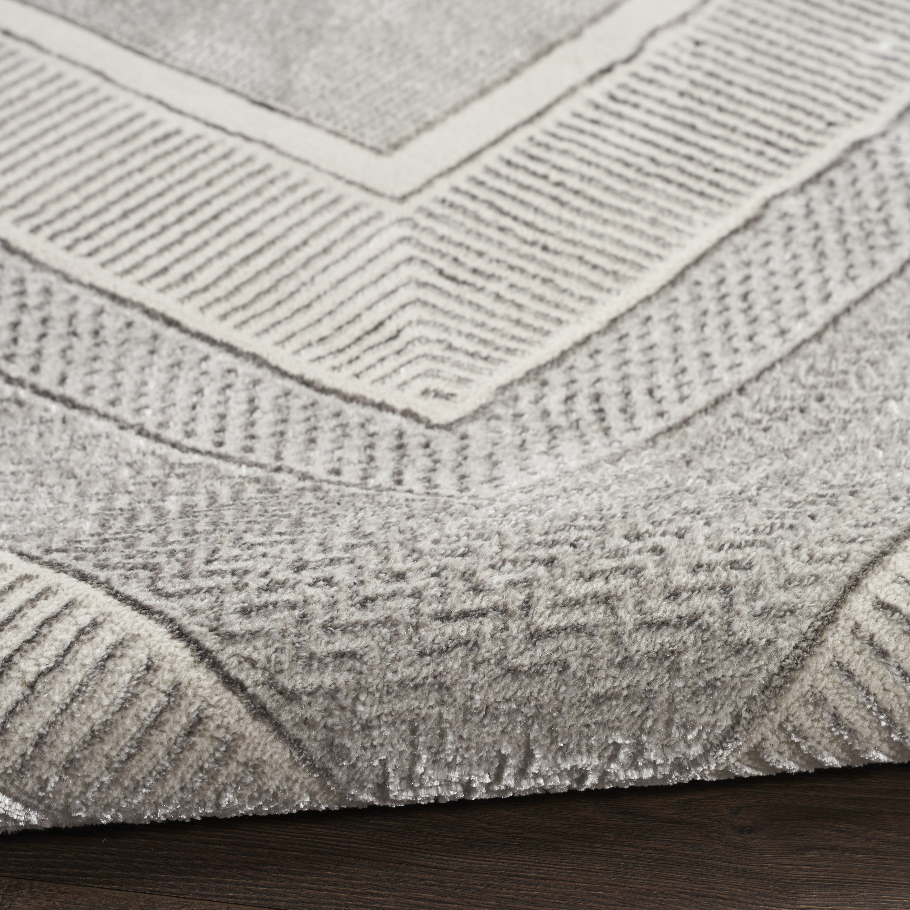 Nourison Glitz 3'11" x 5'11" Silver Modern Indoor Rug