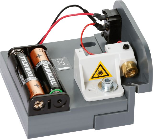 Illuminates the entire cutting line for superior accuracy