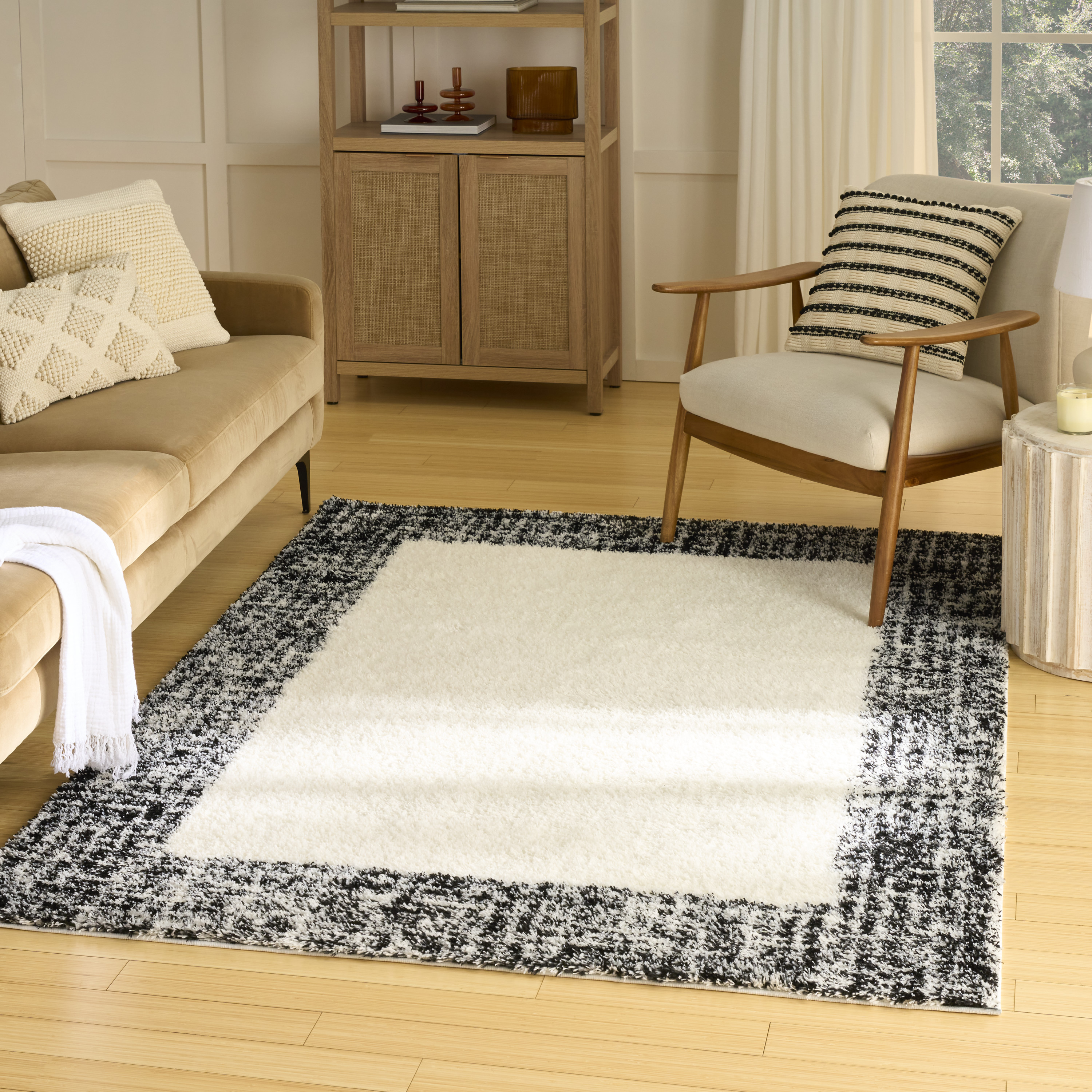 Nourison Pacific Shag 5'3" x 7'3" Ivory Black Shag Indoor Rug