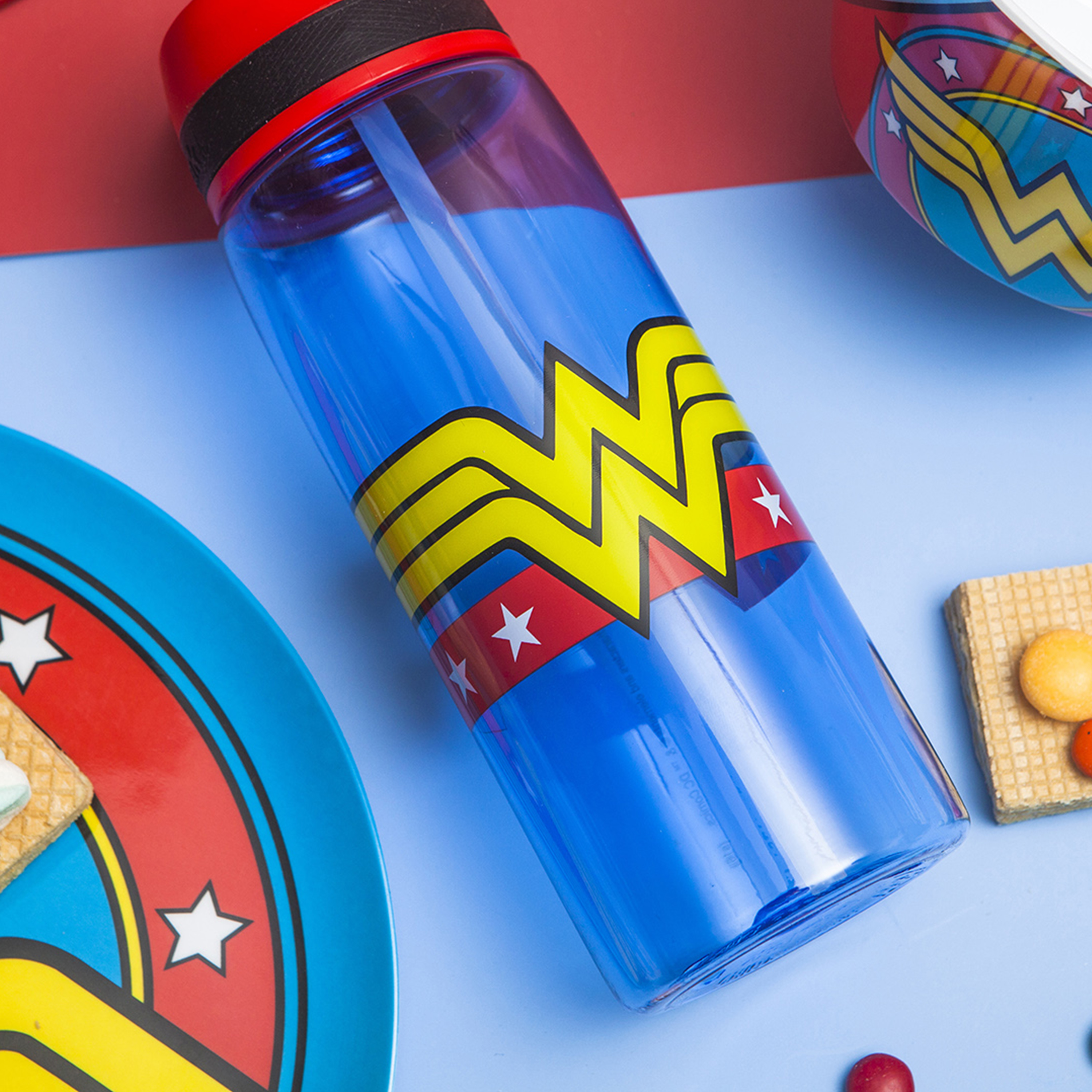 DC Comics Plate, Bowl and Water Bottle Dinnerware Set, Wonder Woman, 3-piece set slideshow image 2