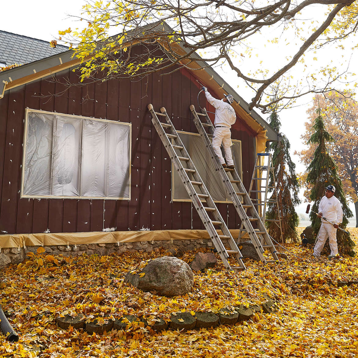FrogTape<sup>®</sup> High Bond Exterior Painter's Tape<sup>®</sup> Application Image 4