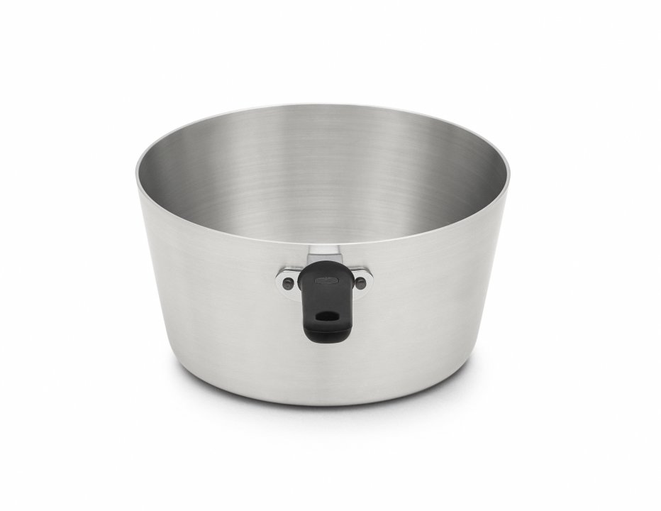 7-quart Wear-Ever® tapered aluminum saucepan with natural finish and silicone handle
