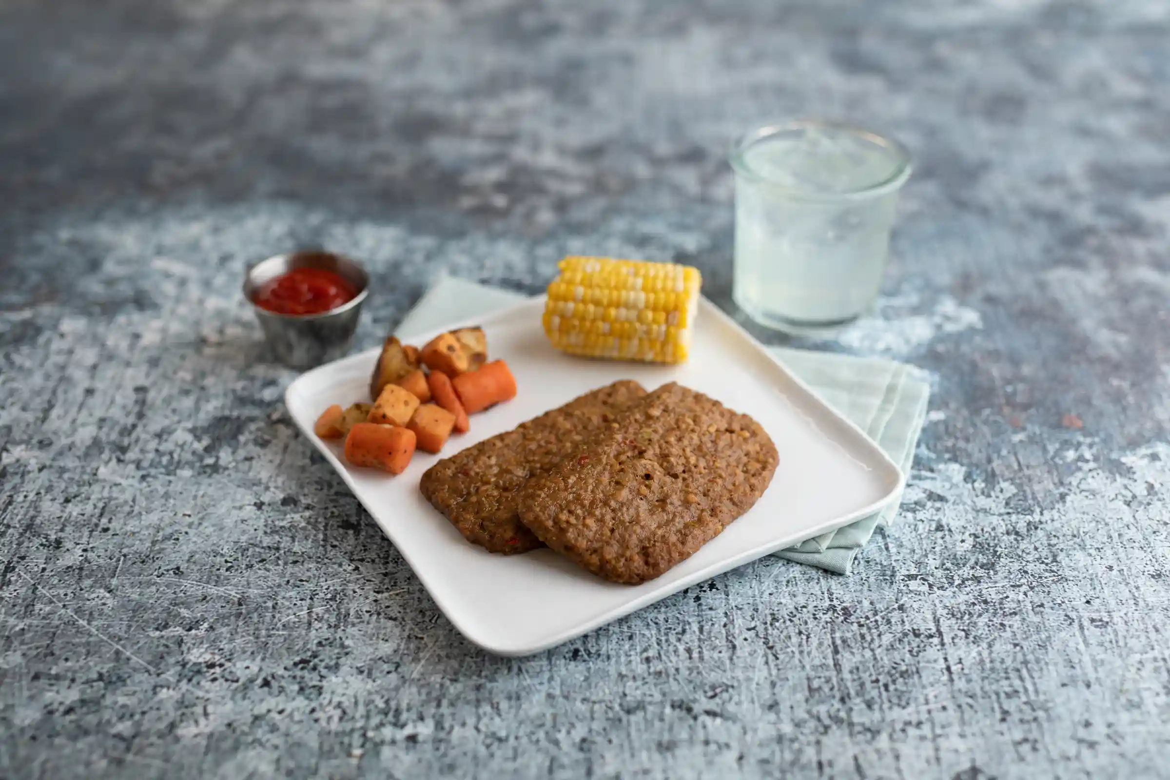 AdvancePierre™ Fully Cooked Beef with Onion and Bell Pepper Dinner Loaf Slice https://images.salsify.com/image/upload/s--Jk9ydX7---/q_25/blb90axtppoju0teposh.webp