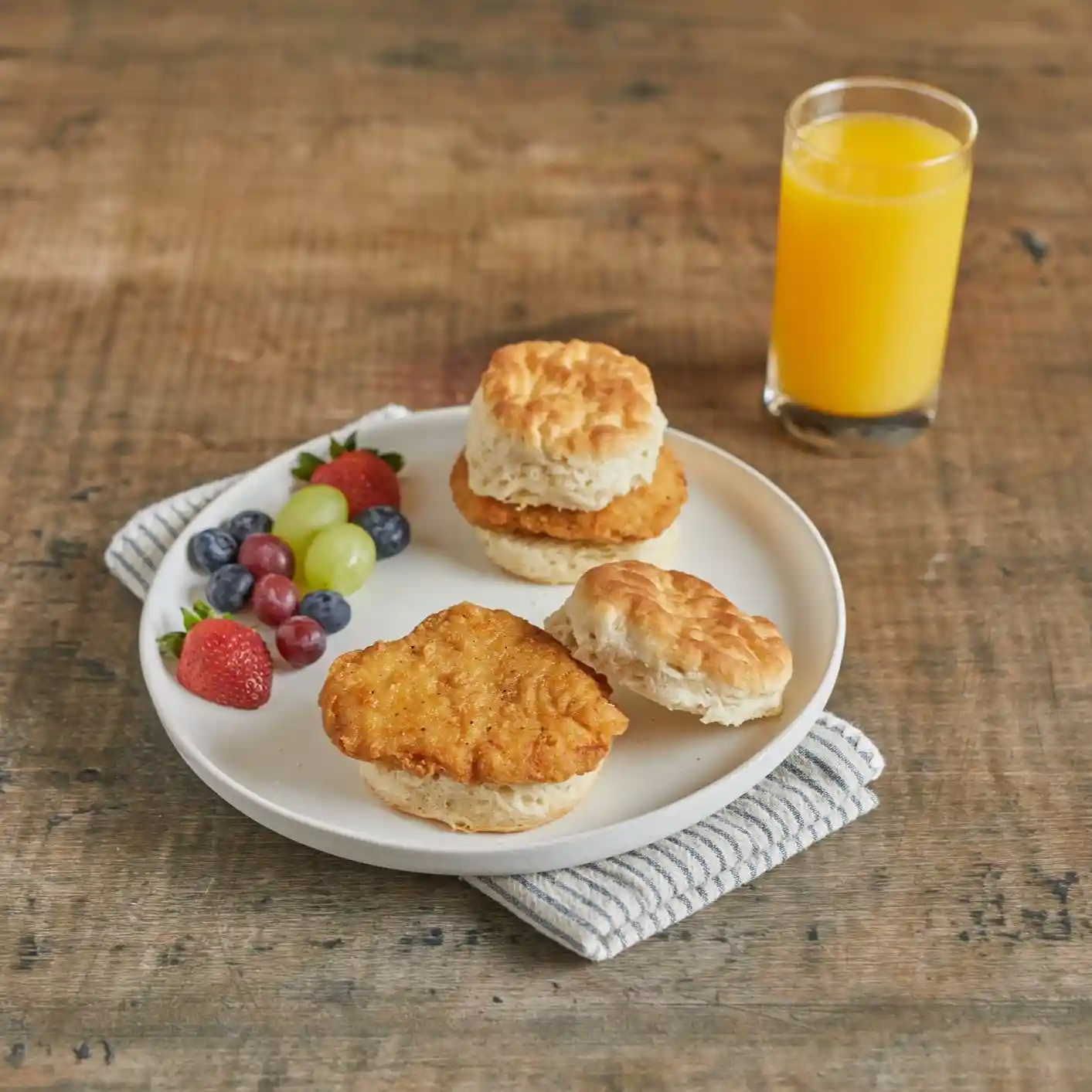 Tyson® Fully Cooked Whole Grain Breaded Southern Style MWWM Chicken Breast Filets, CN, 2.12 oz.  https://images.salsify.com/image/upload/s--zt2AKJF4--/q_25/ewb1yoexyb41adw5cfo0.webp