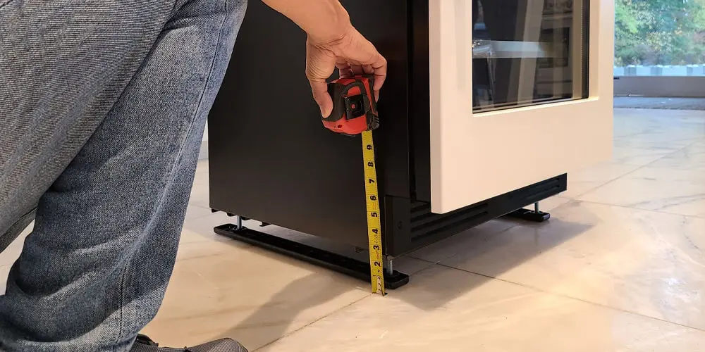 ADAPTS FOR EUROPEAN PLINTH/TOE KICKS