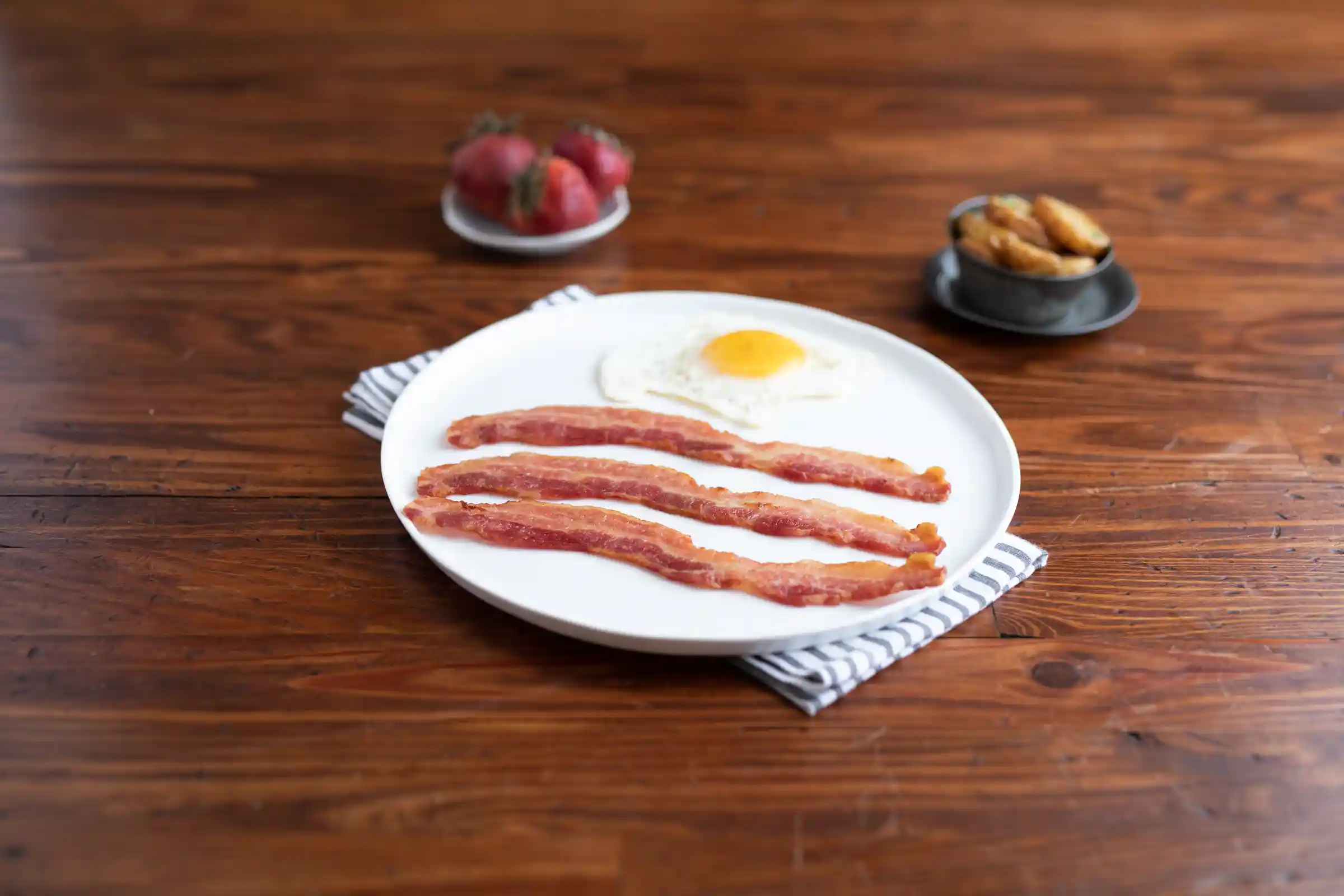 Wright® Brand Naturally Applewood Smoked Thin Sliced Bacon, Bulk, 15 Lbs, 18-22 Slices per Pound, Gas Flushed_image_01