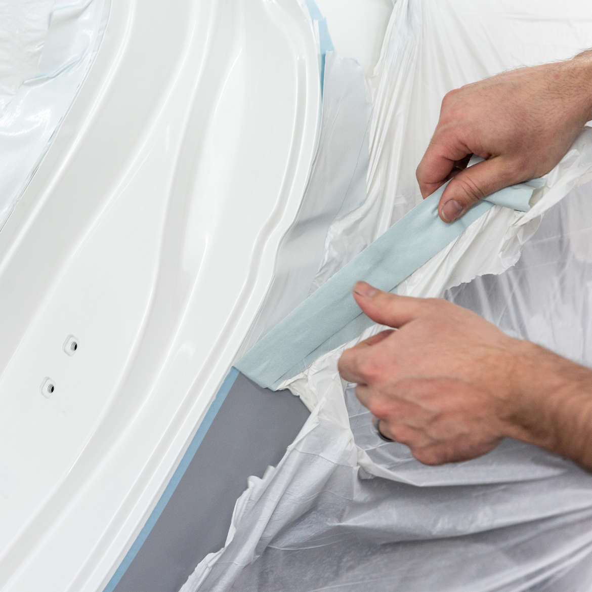 FrogTape<sup>®</sup> 250 Light Blue Performance Masking Tape Application Image 3
