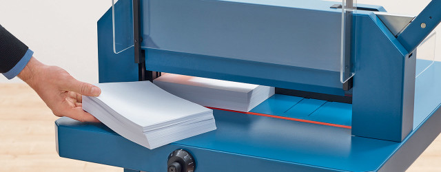 Get more done in less time by cutting stacks of up to 700 sheets with minimal effort and in complete safety.