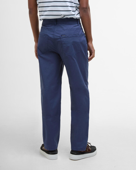 Pantaloni chino con vestibilità regular, leggeri ed elasticizzati