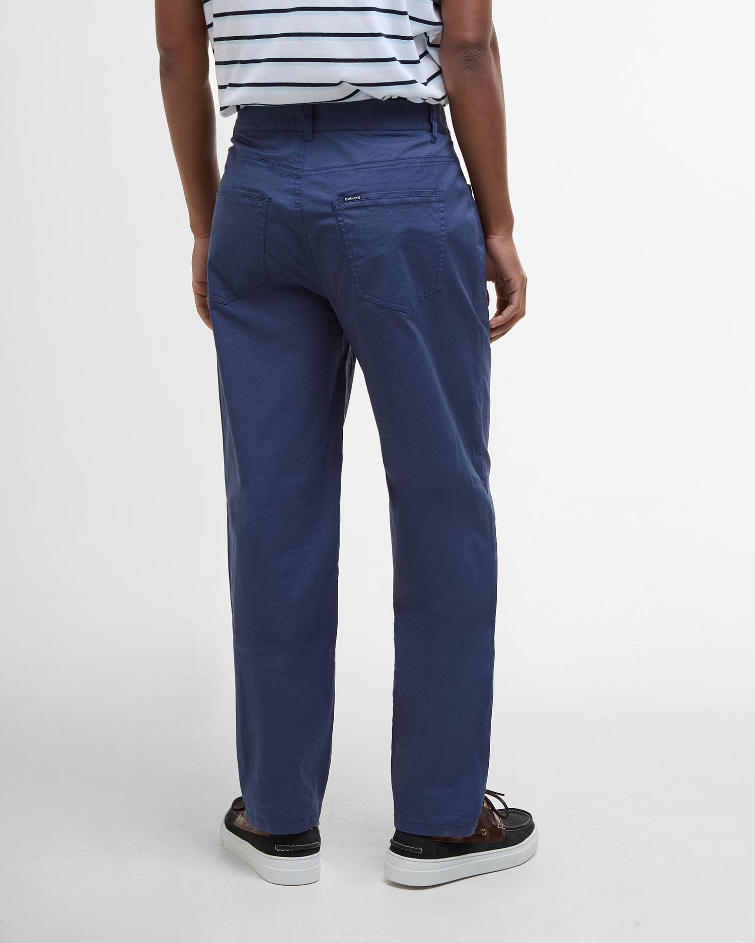 Pantaloni chino con vestibilità regular, leggeri ed elasticizzati image number 2