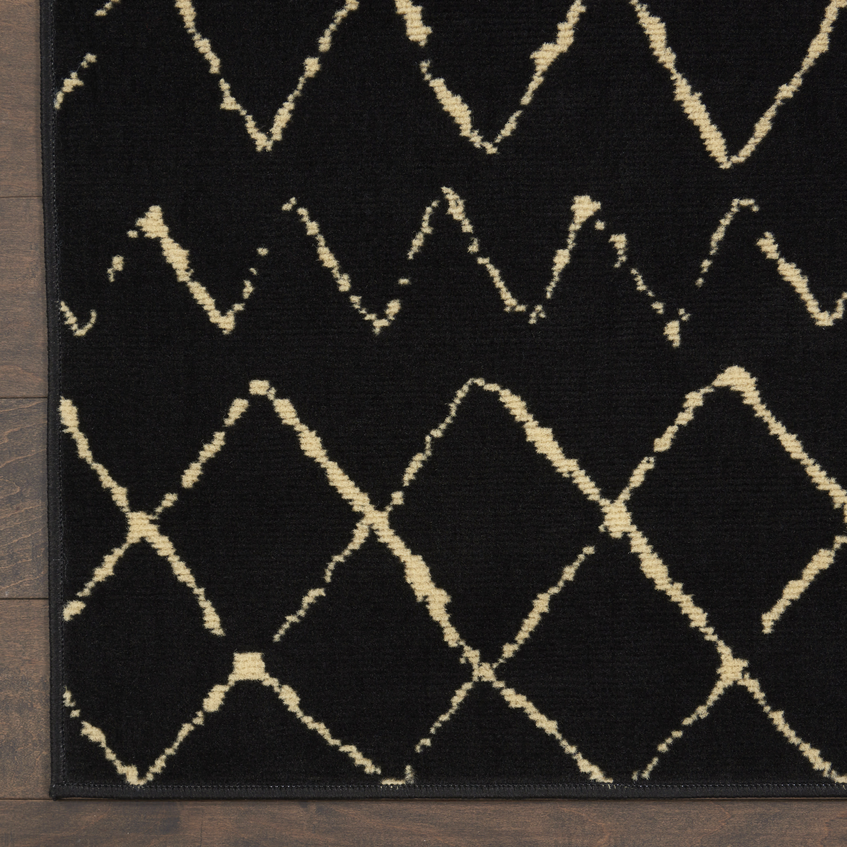 Nourison Grafix 2' x 4' Black Bohemian Indoor Rug