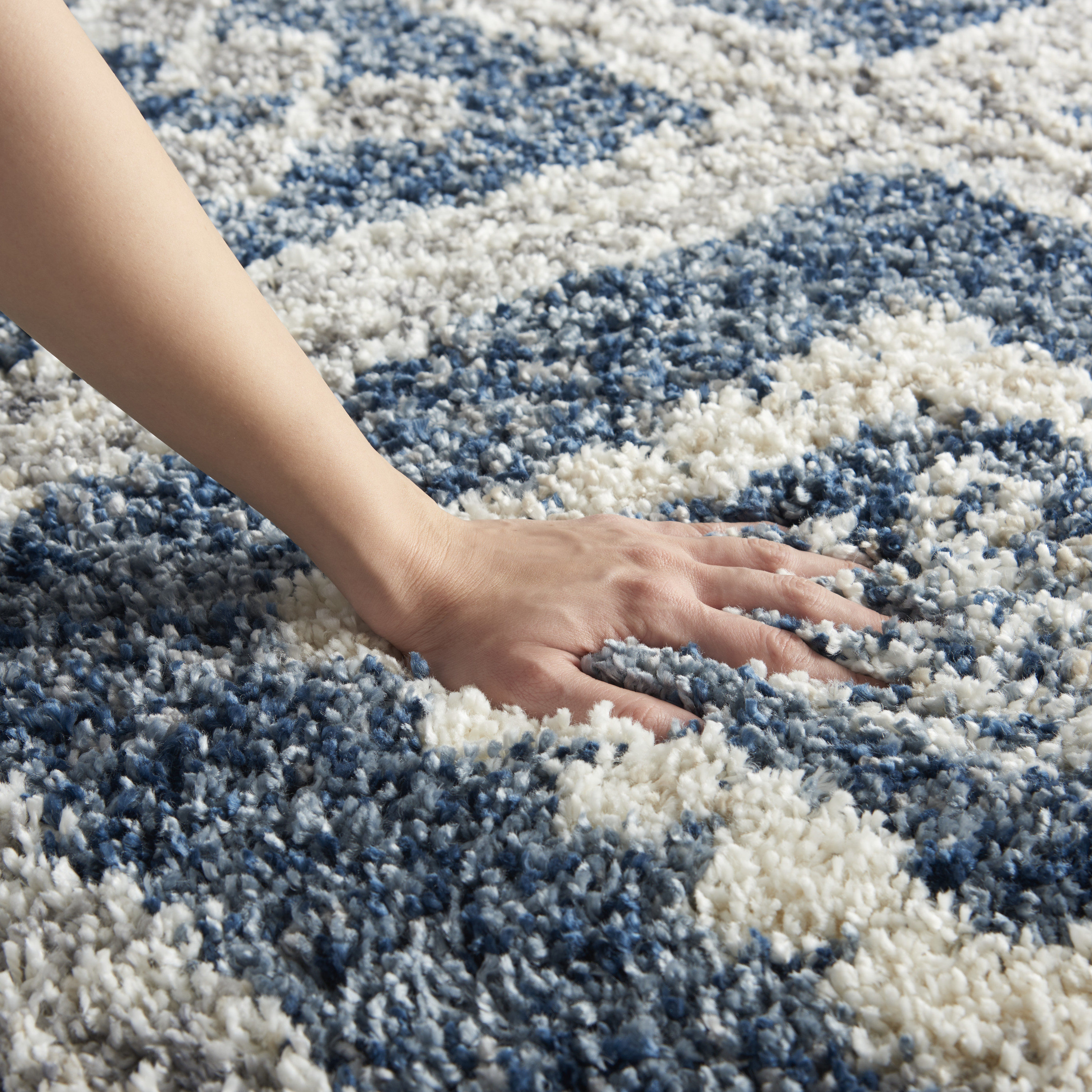 Nourison Oslo Shag 5'3" x 7'9" Denim Blue Shag Indoor Rug