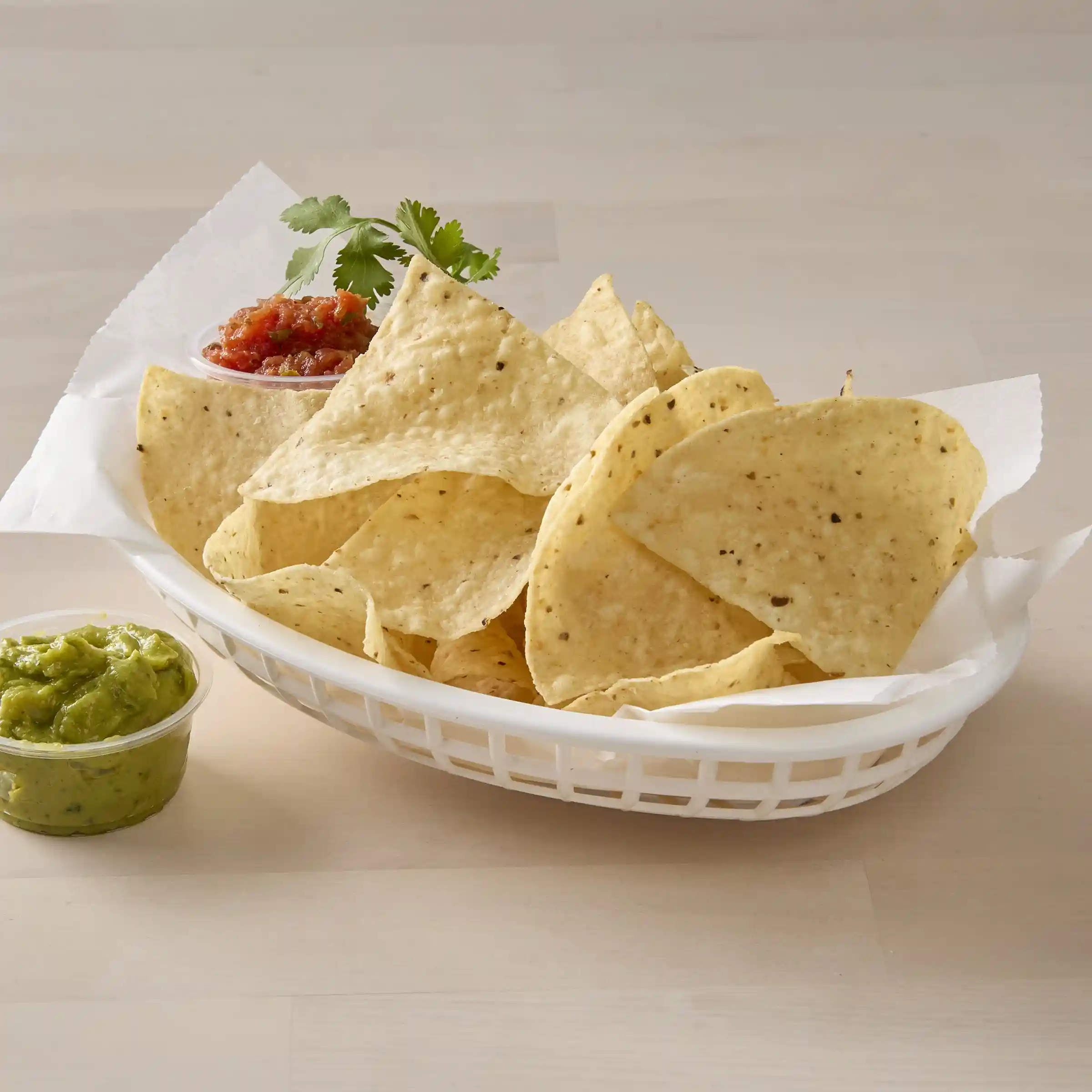 Mexican Original® Thin White Corn Chip https://images.salsify.com/image/upload/s--haNirVqa--/q_25/wfzphmp9aoepjhyaleas.webp