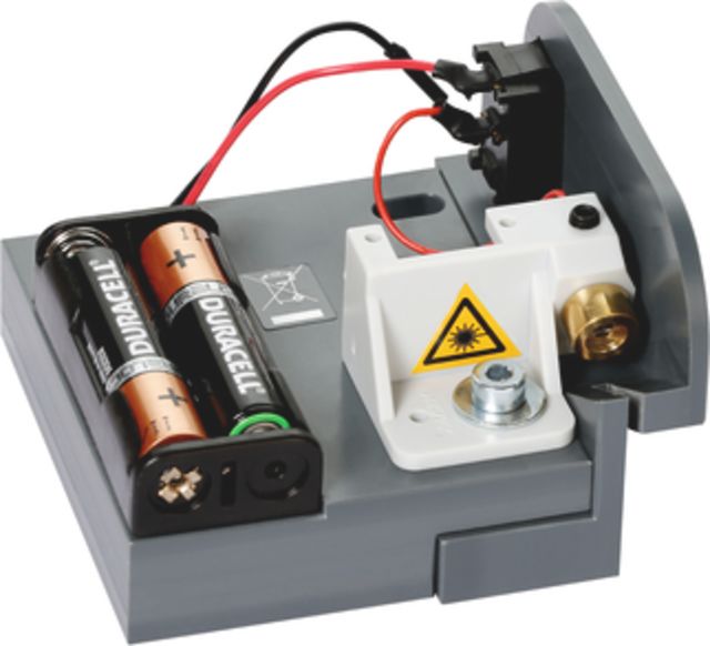Illuminates the entire cutting line for superior accuracy