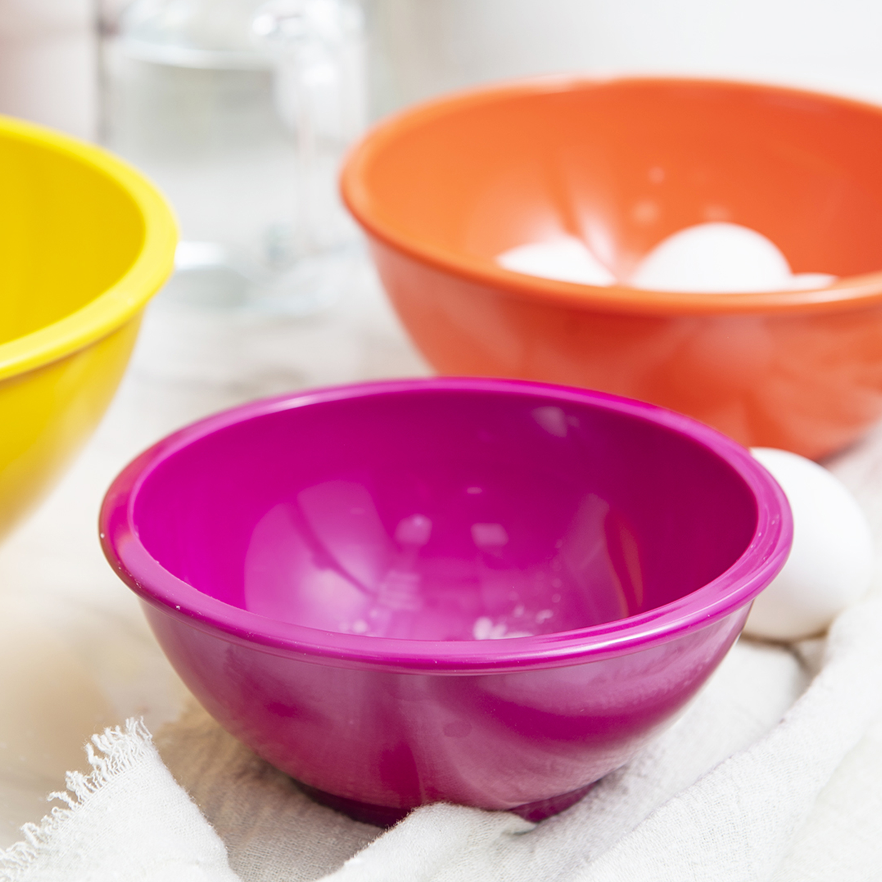 Colorway Plastic Serving and Mixing Bowl Set, Pink and Azure, 5-piece set slideshow image 3