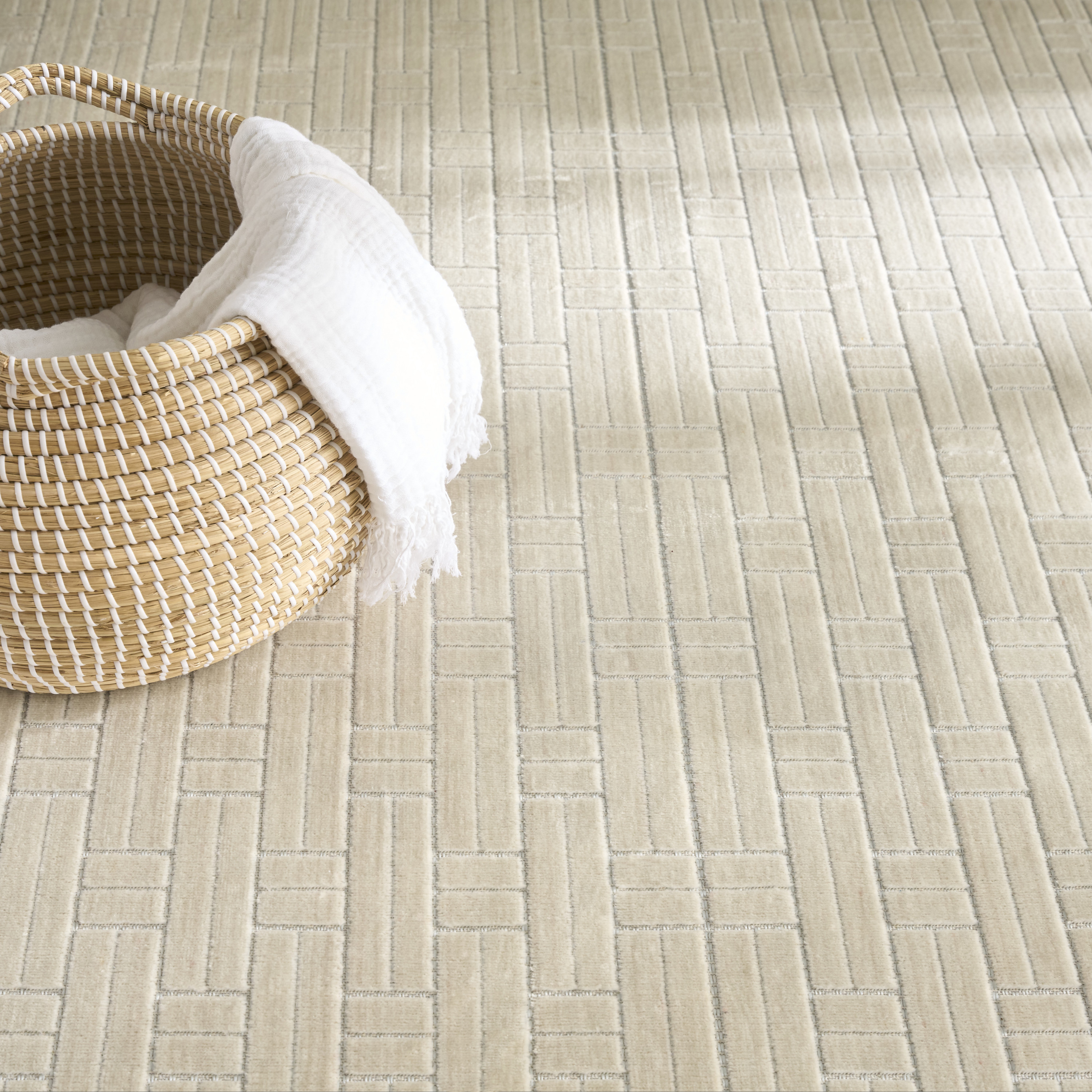 Nourison Washable Charm 5' x 7' Ivory Modern Indoor Rug