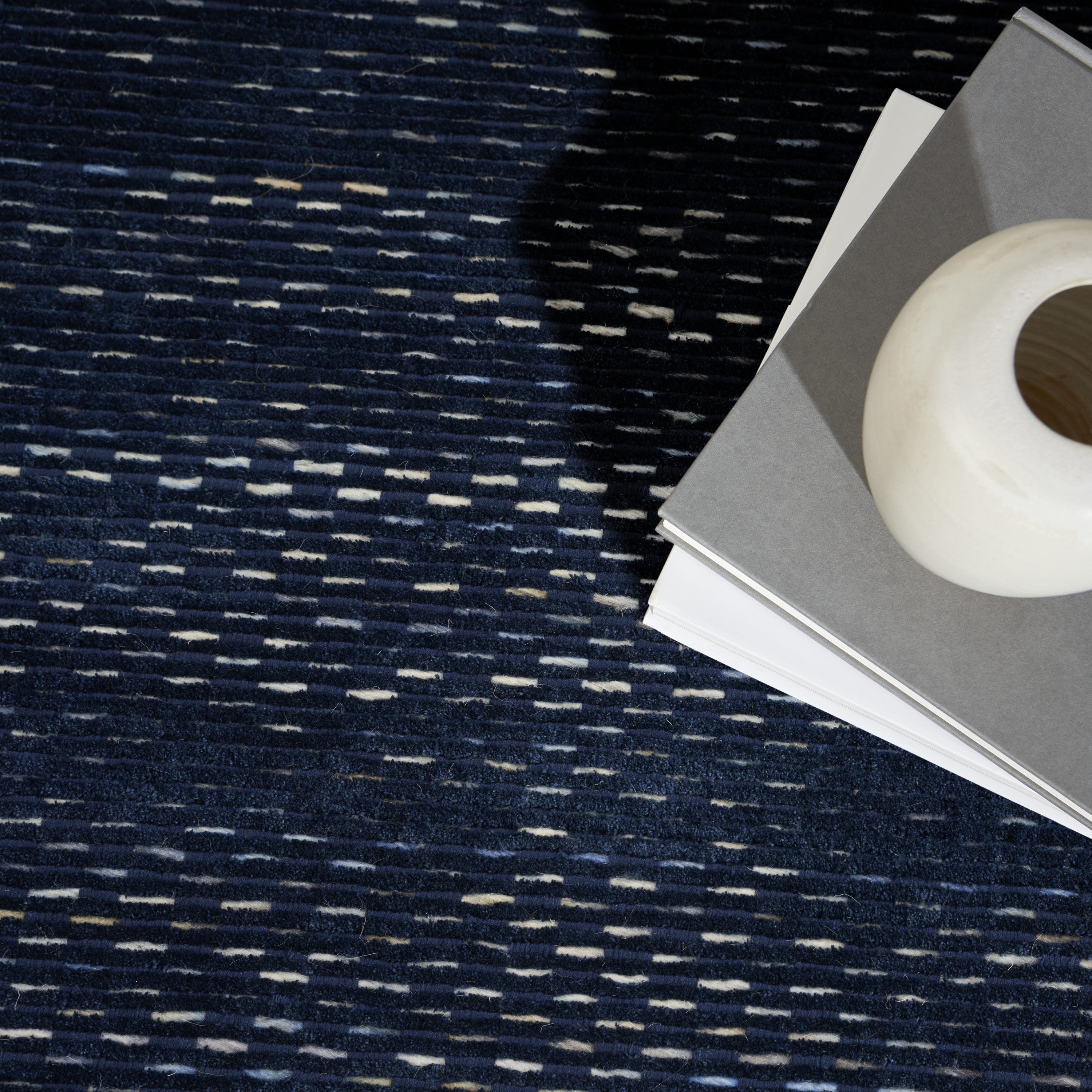 Calvin Klein Valley 5'3" x 7'3" Blue Modern Indoor Rug