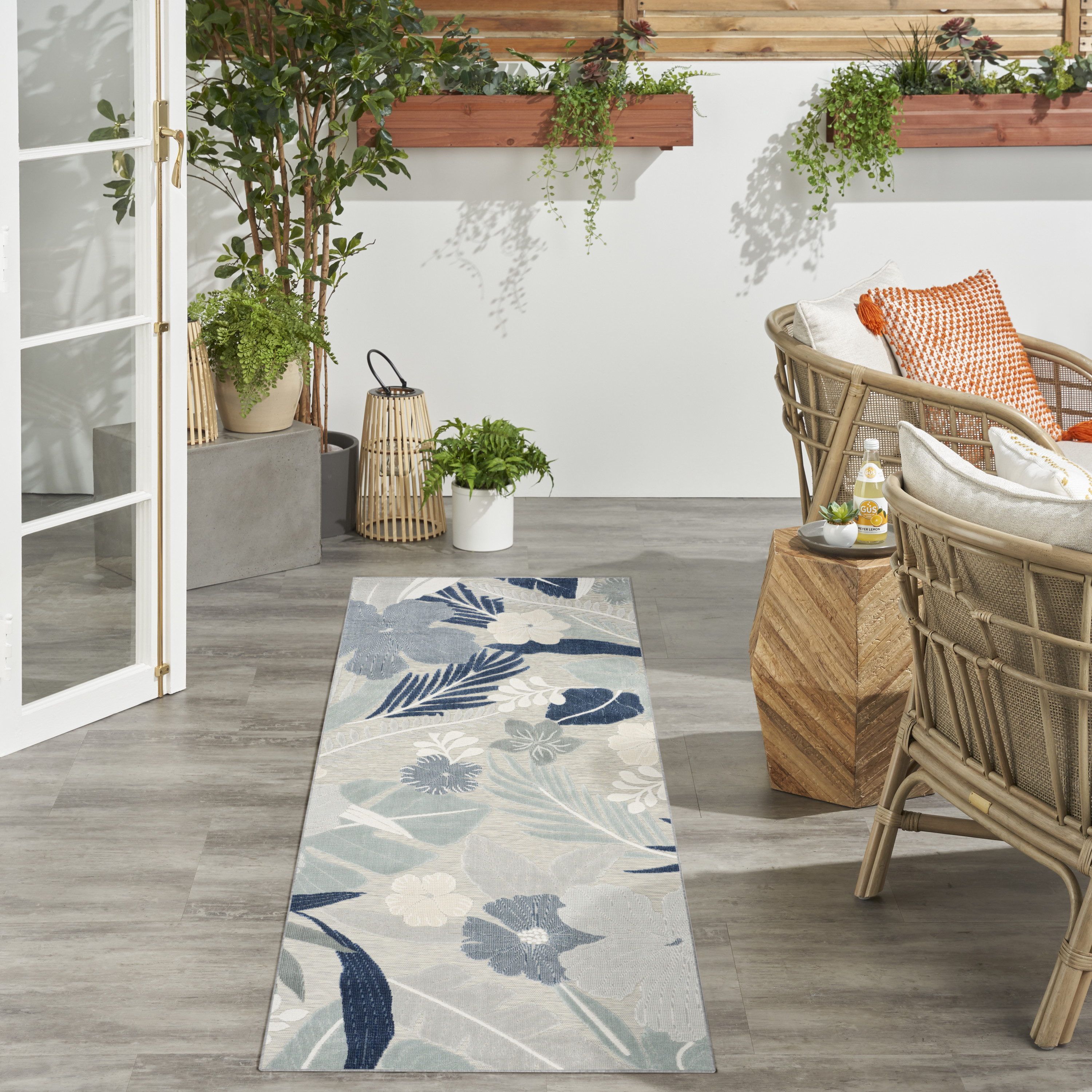 Nourison Suncoast 2' x 6' Grey Navy Tropical Rug