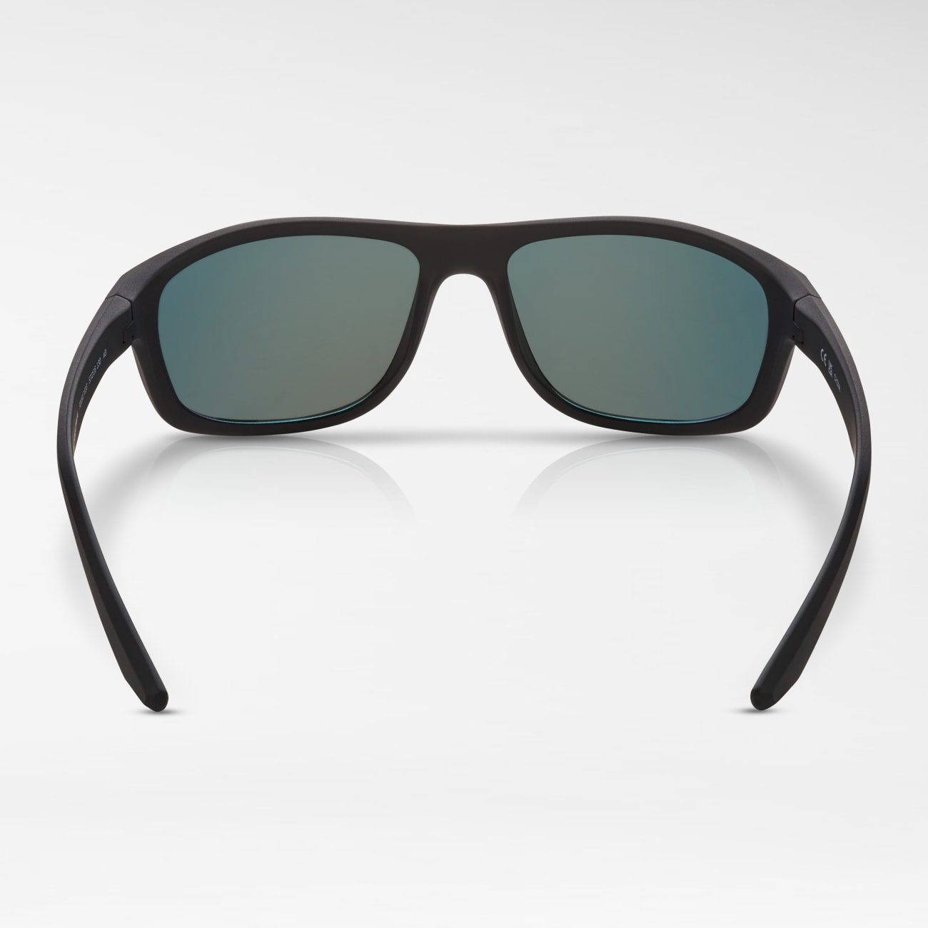 Nike Lynk Mirrored Lifestyle Image