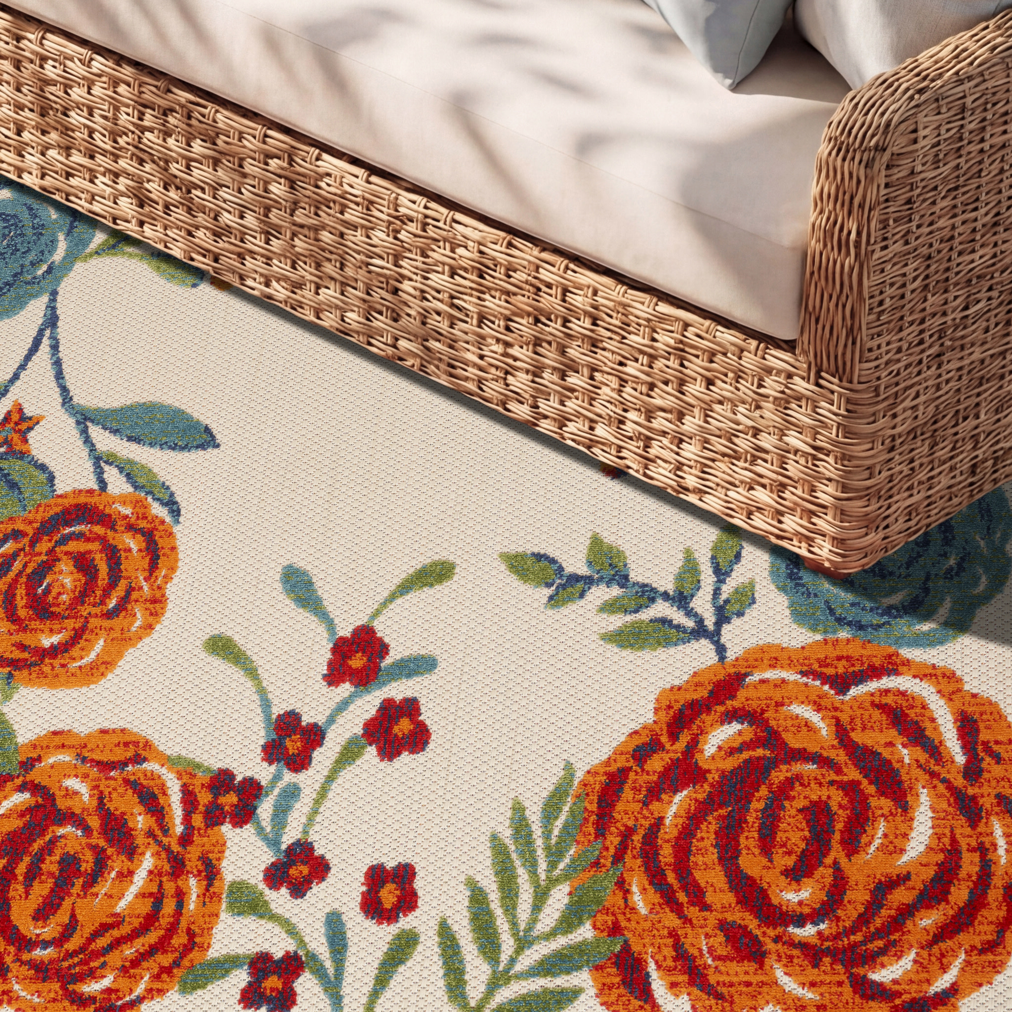 Nourison Aloha 5'3" x Round Ivory Multicolor Outdoor Rug