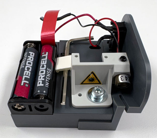 Illuminates the entire cutting line for superior accuracy.