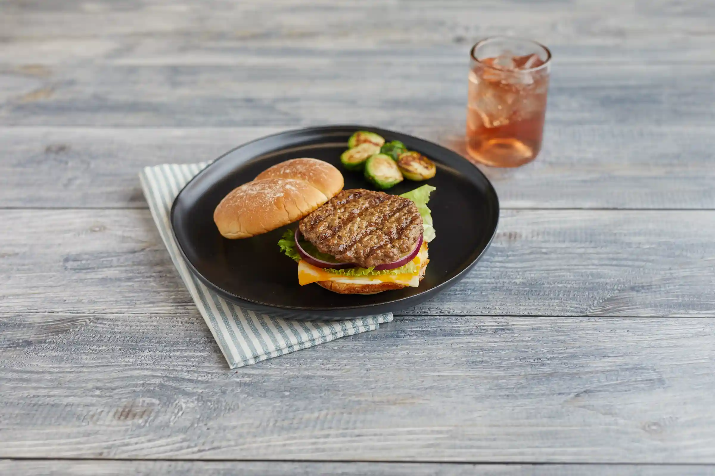 The Pub® Flame Grilled Beef Burger, 3 oz_image_01