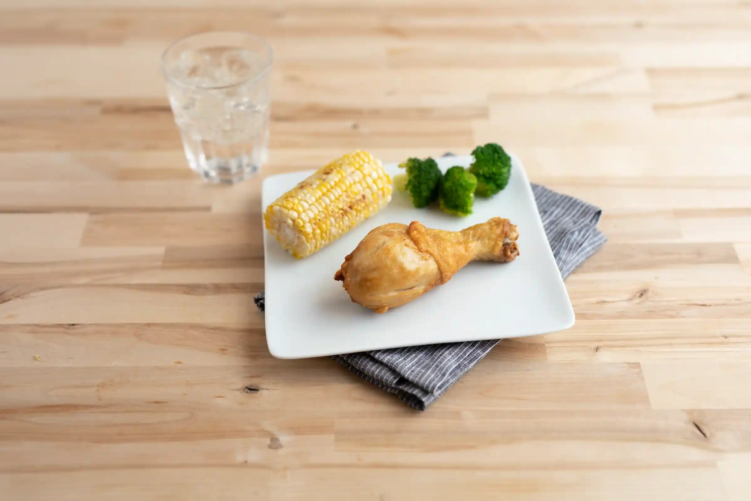 Tyson® Fully Cooked Glazed Chicken Drumsticks https://images.salsify.com/image/upload/s--r79wpytx--/q_25/rbjwcj3ykmb9hqogn6qx.webp
