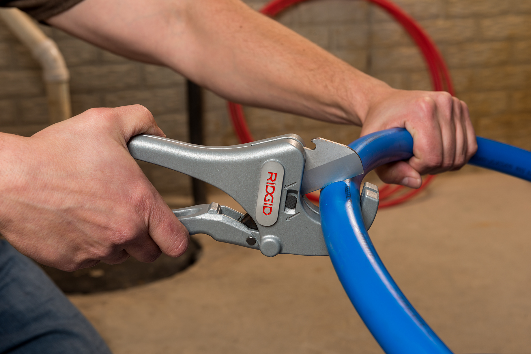 RC-1625 Ratchet Action Plastic Pipe & Tubing Cutter - Image 2