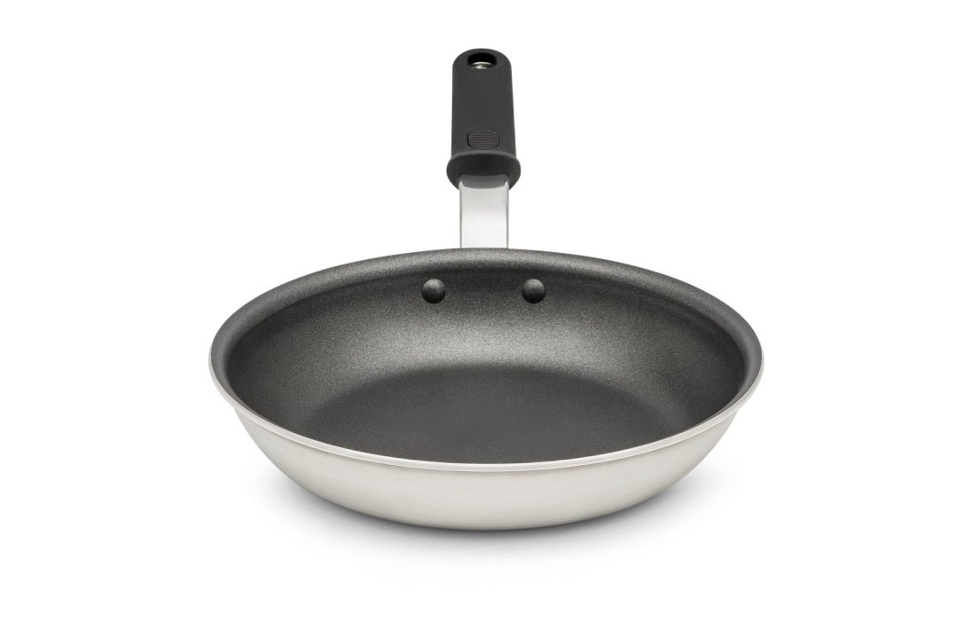 10-inch Wear-Ever® aluminum fry pan with SteelCoat x3™ nonstick coating and silicone handle