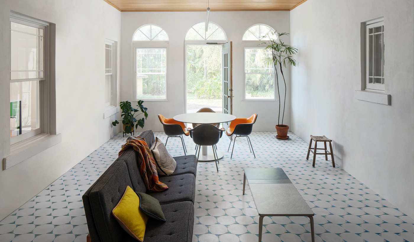 a room with a table and chairs and a tiled floor.