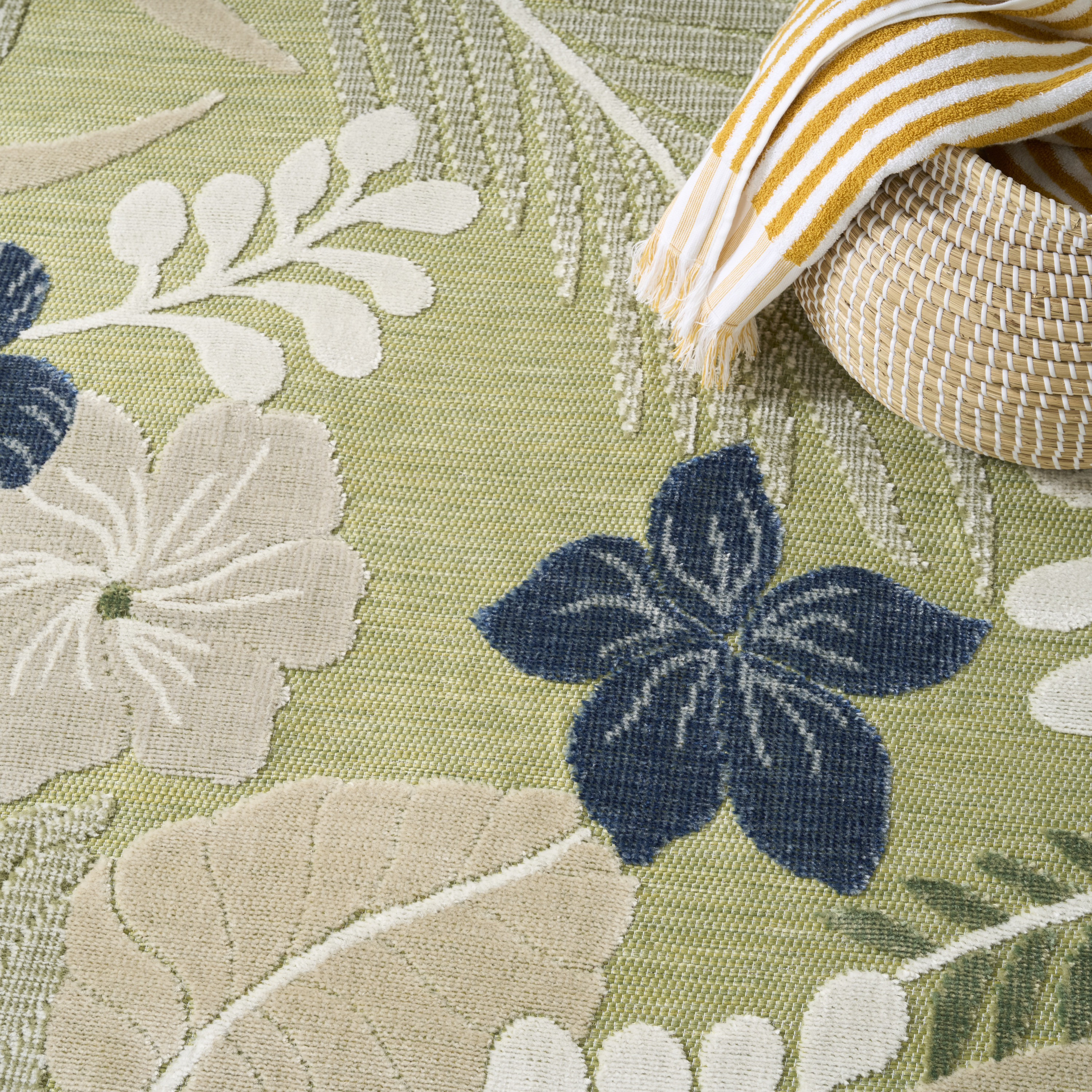 Nourison Suncoast 7'10" x 9'10" Green Blue Tropical Rug