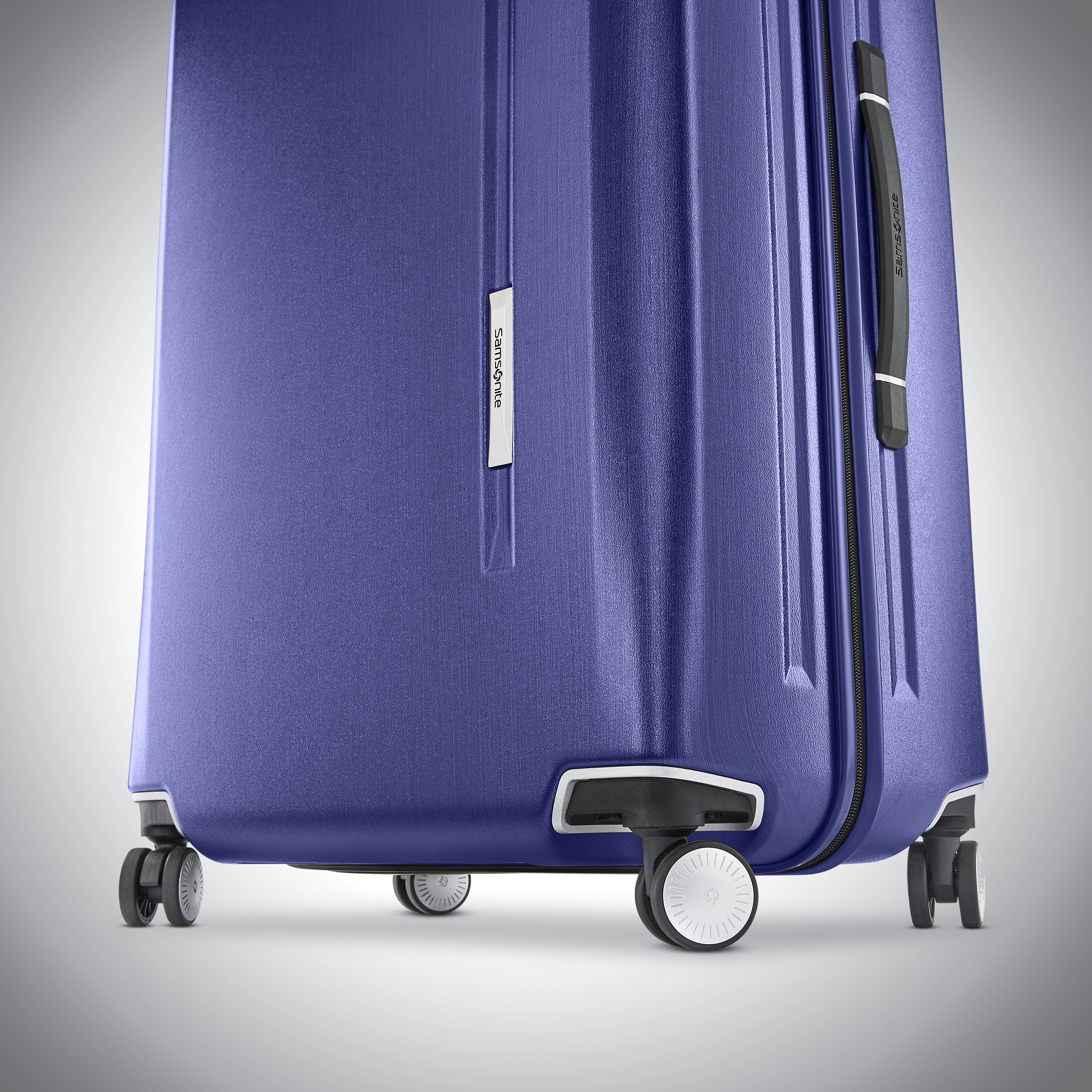 Samsonite Novaire Carry-On Spinner - Luggage