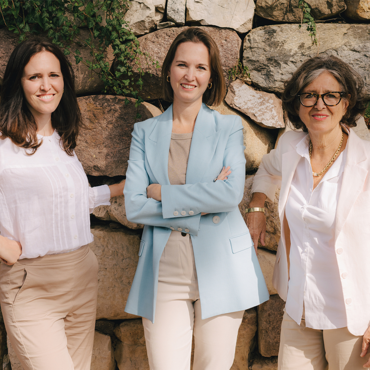 Elena Walch and daughters